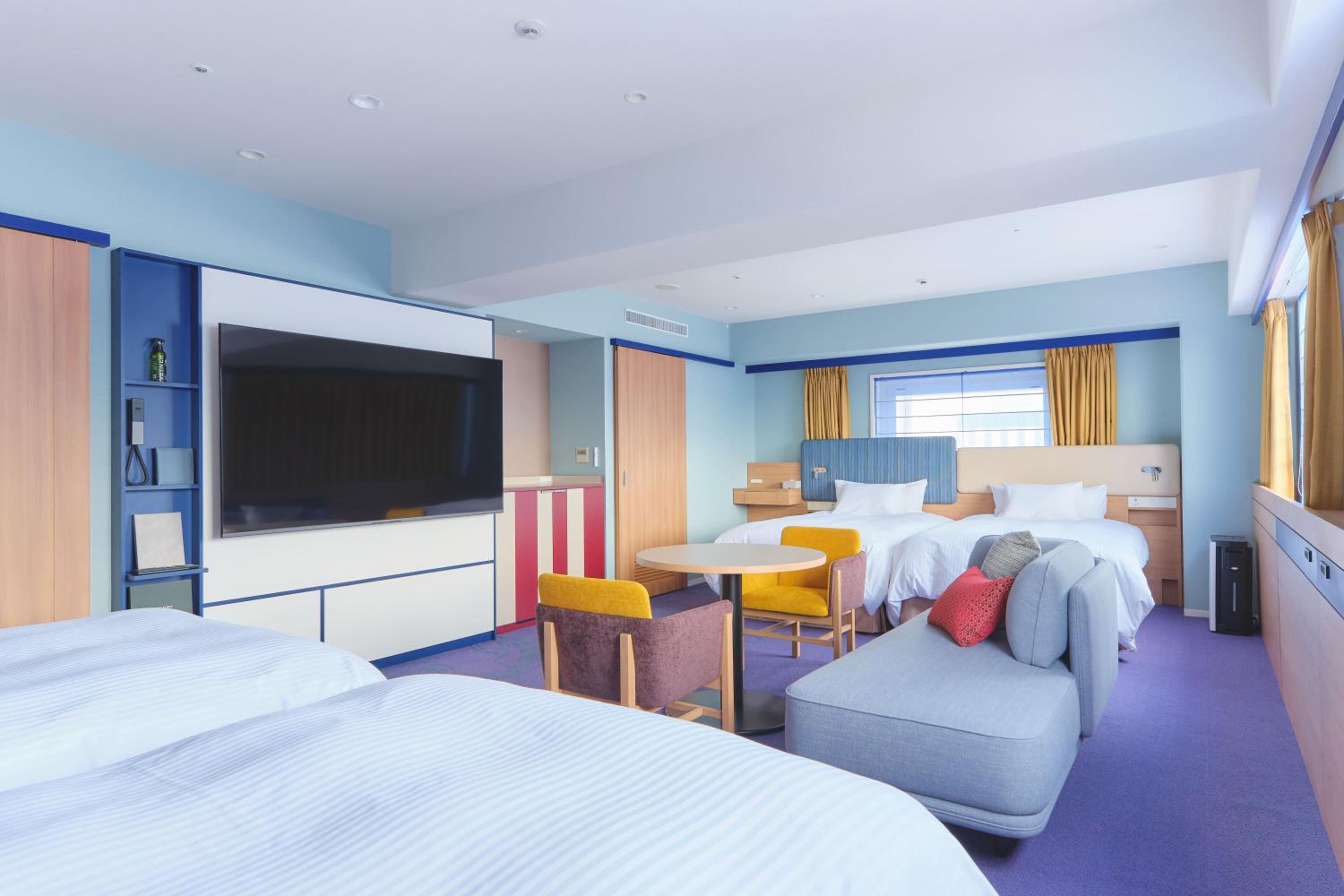 Deluxe Family Room - Main Building Premium Floor - Non-Smoking photo 2