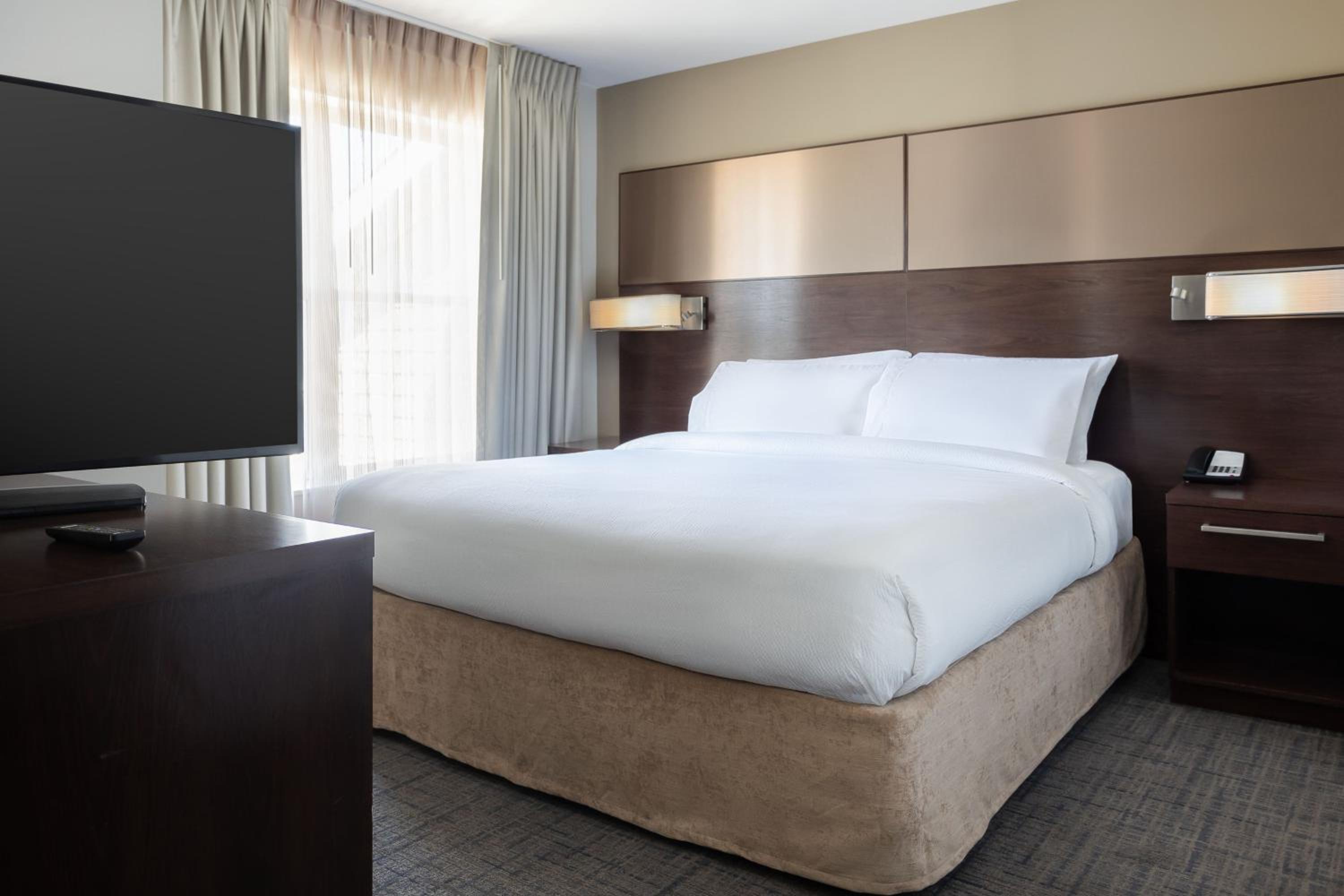 Wellness King Studio Suite with Sofa Bed