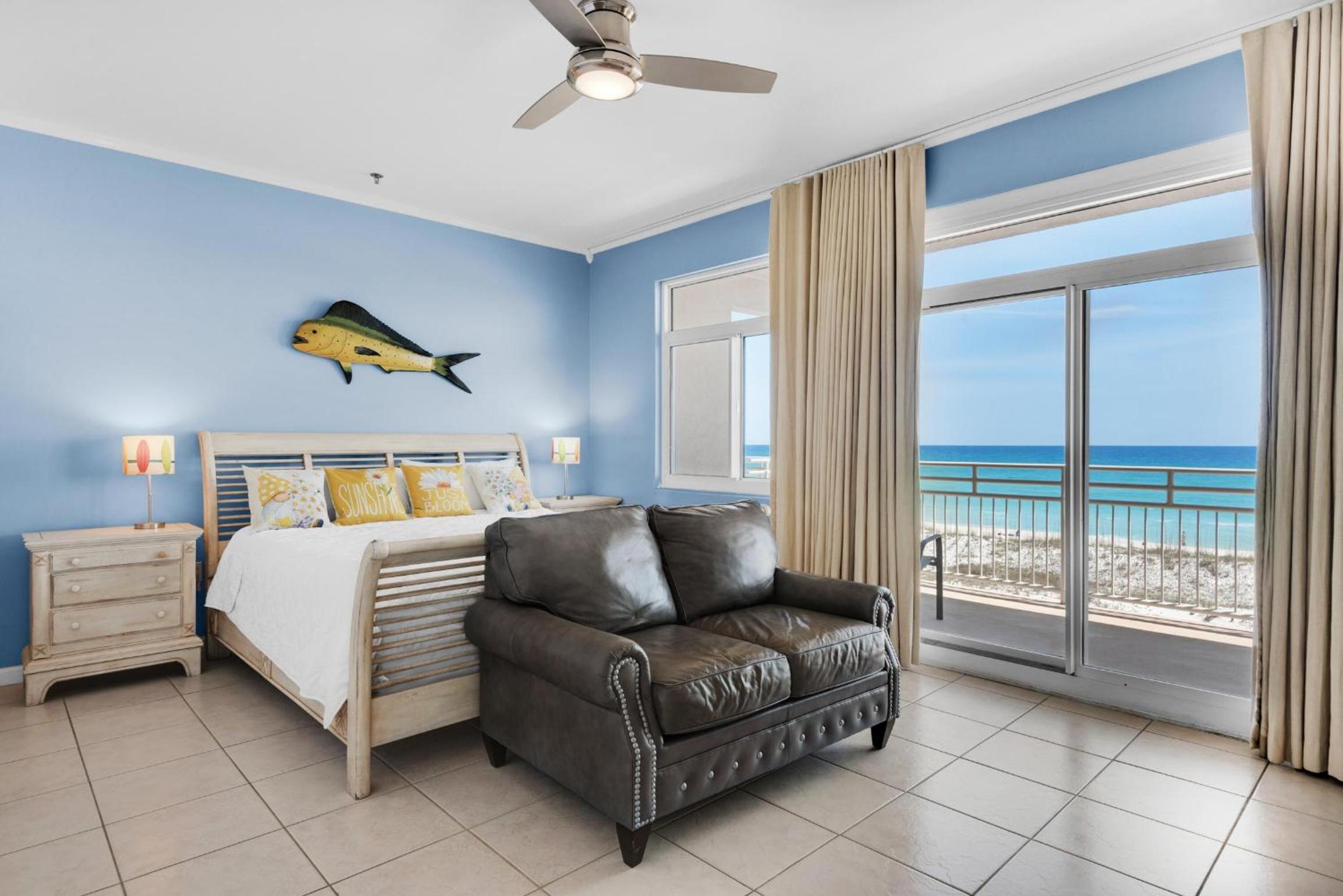 Three-Bedroom Apartment photo 2