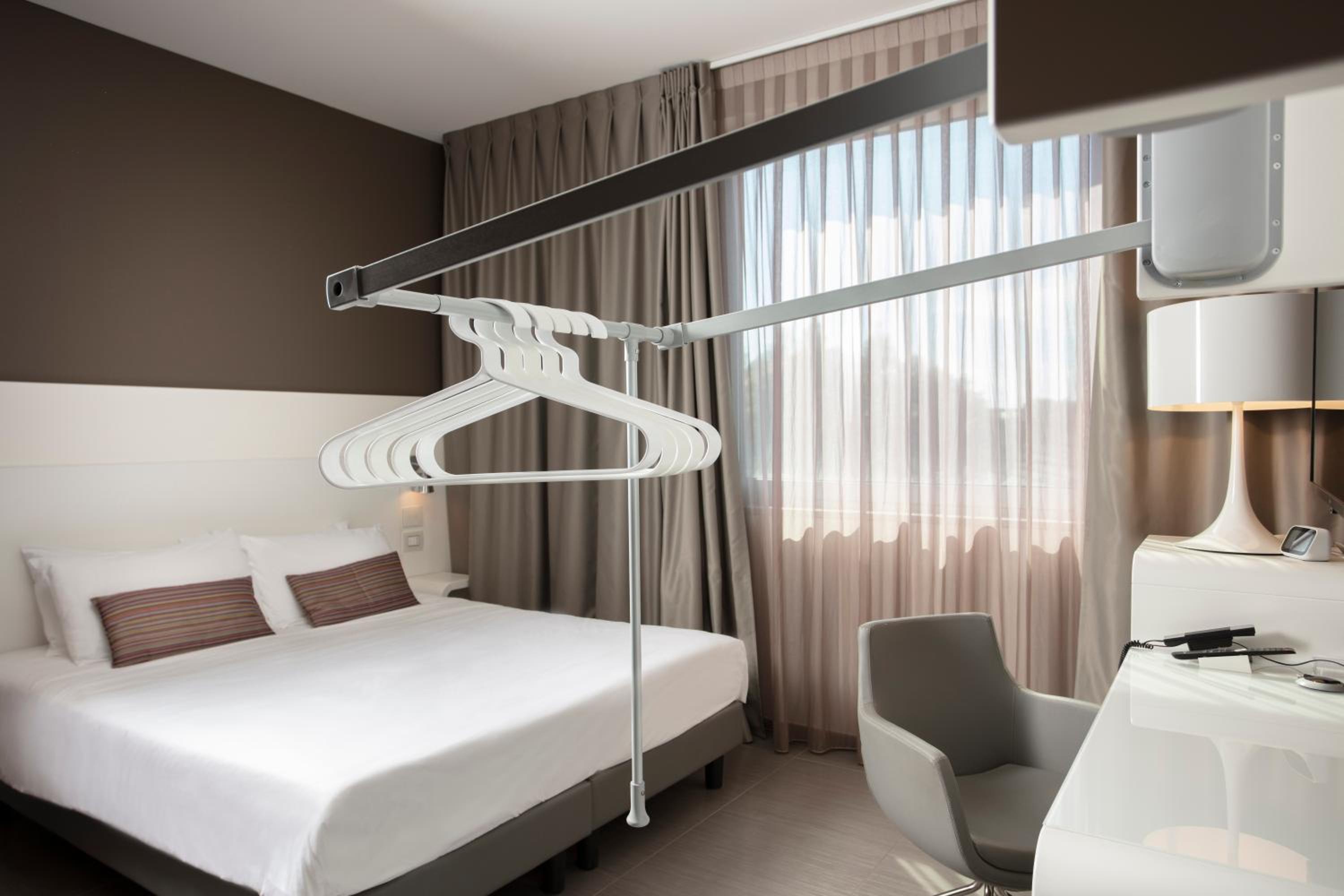 Double Room - Disability Access photo 3