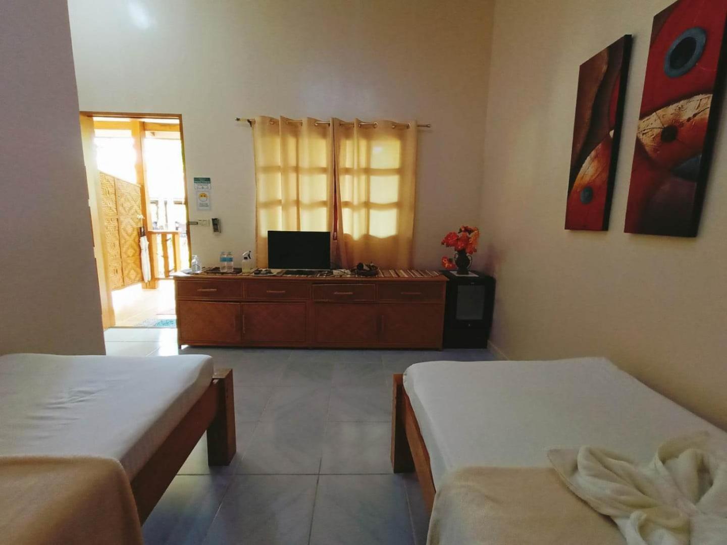 Standard Twin Room - Photo 3
