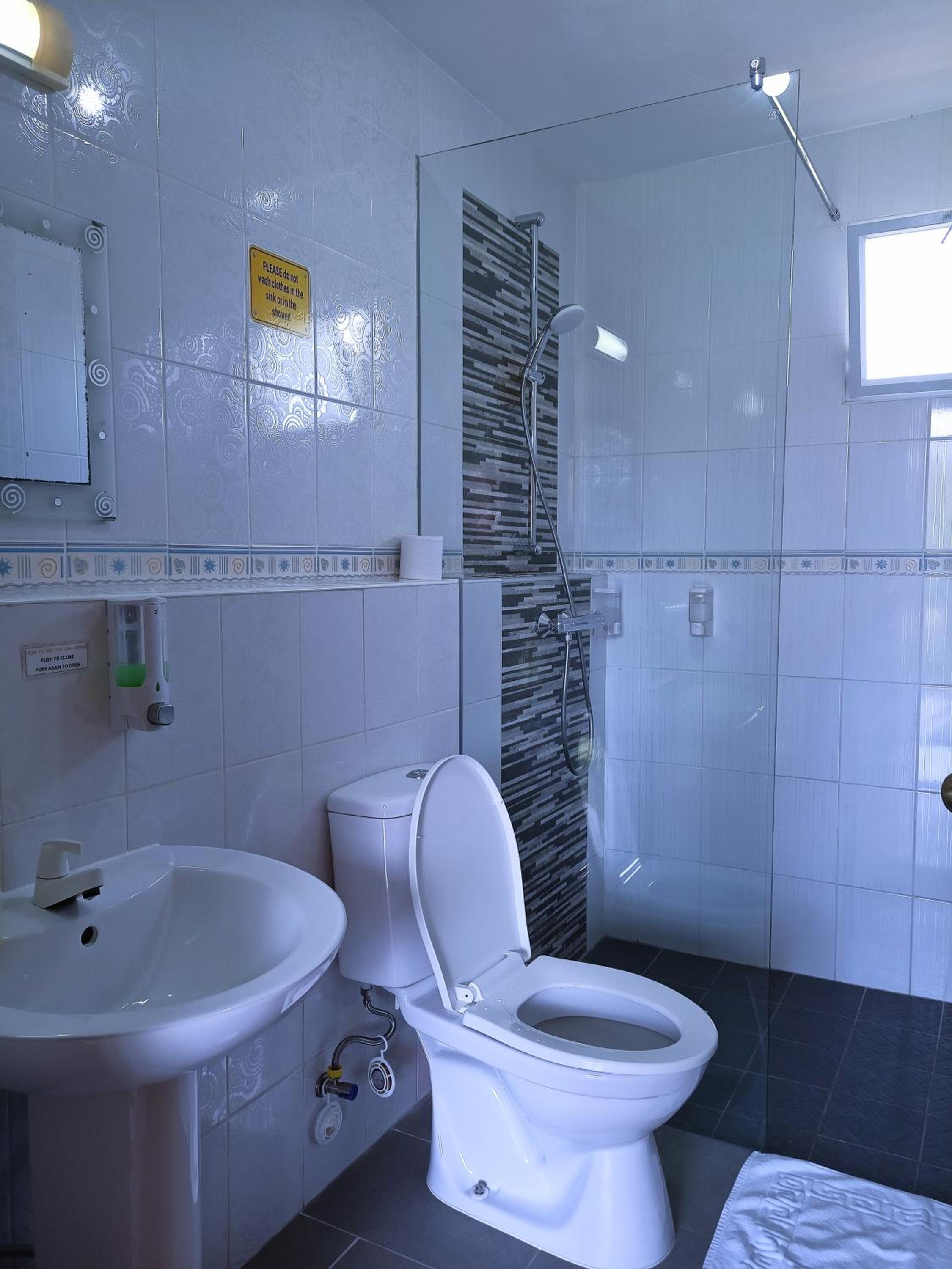 Standard Twin Room - Photo 6