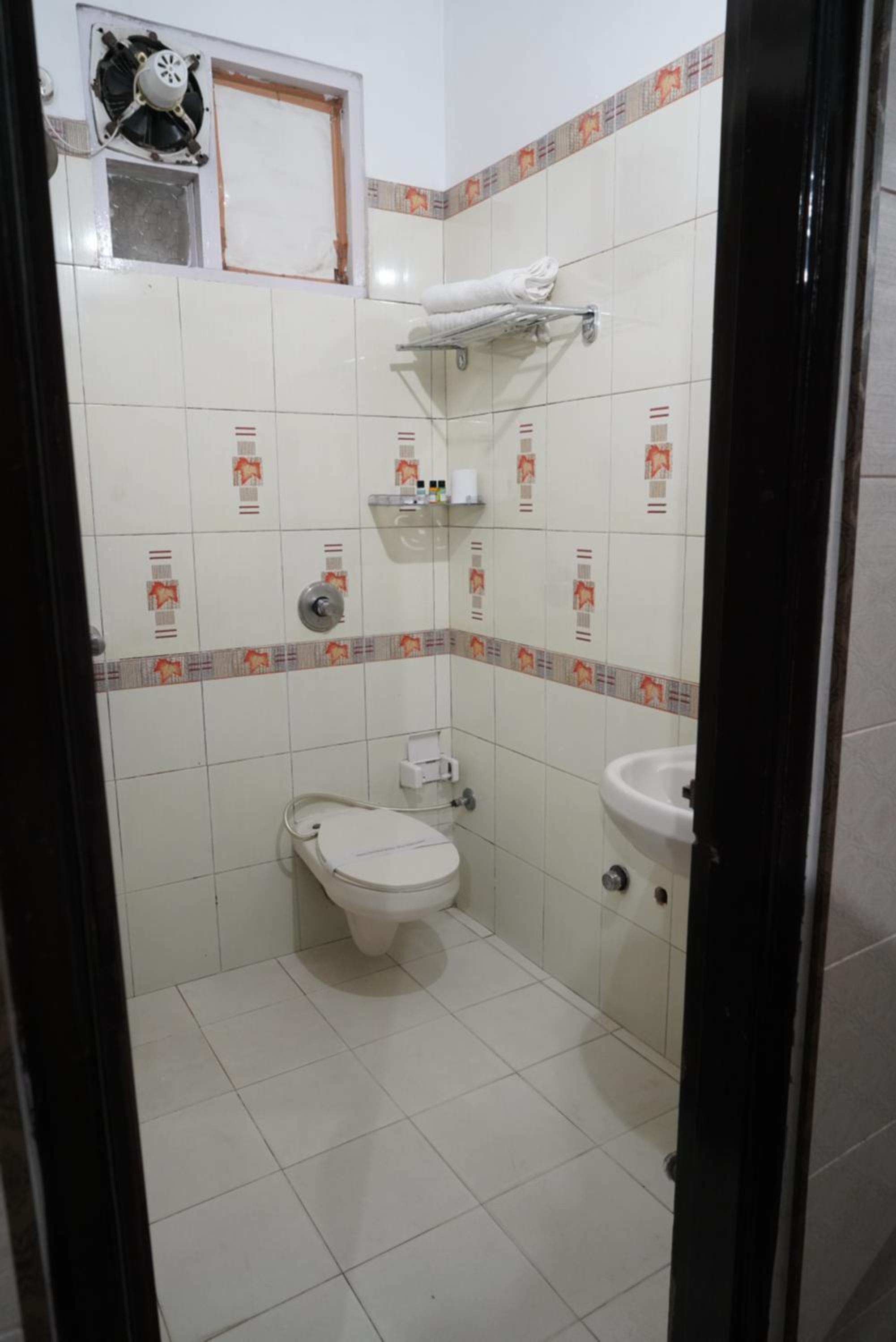 Deluxe King Room - Photo 16