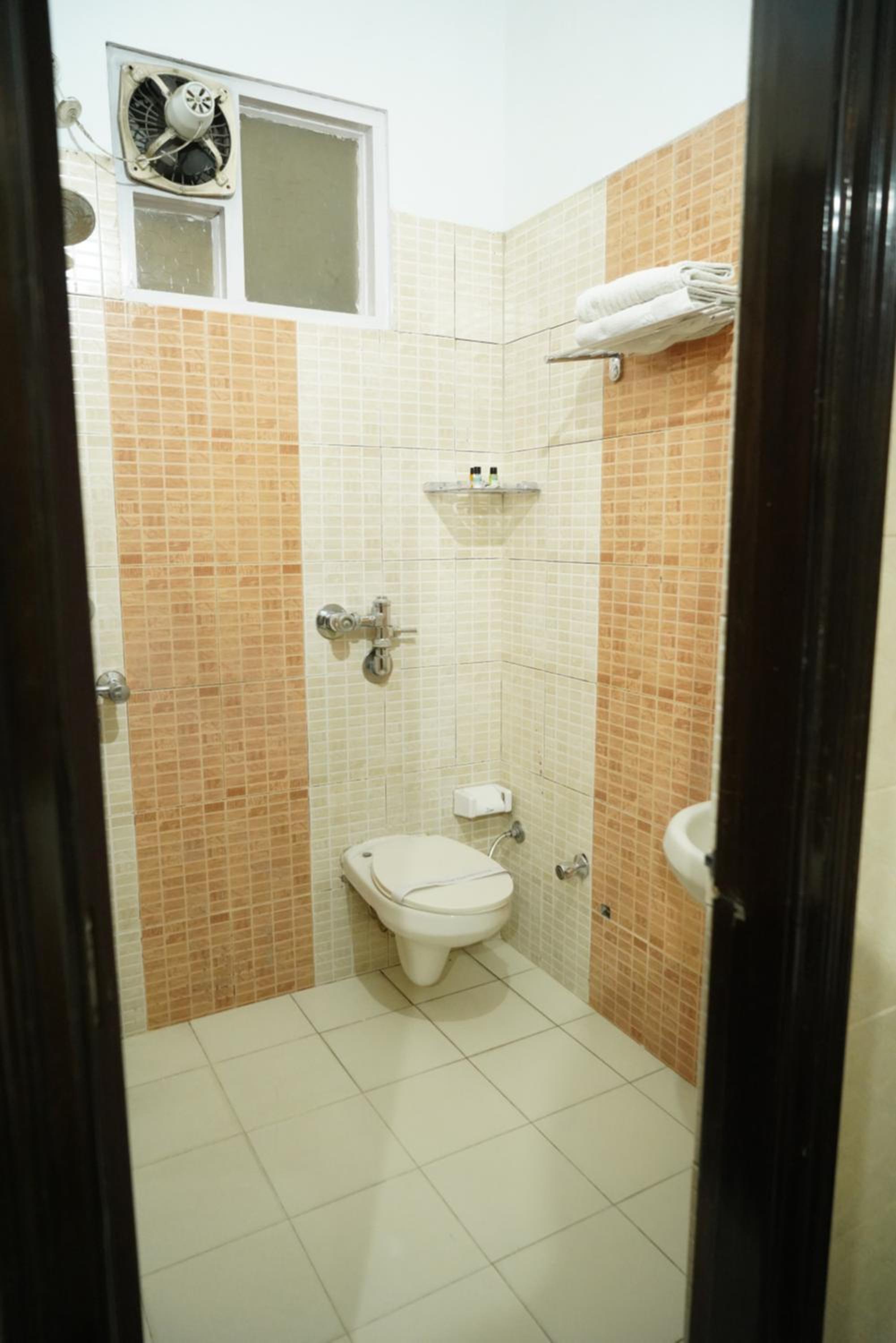 Deluxe King Room - Photo 17