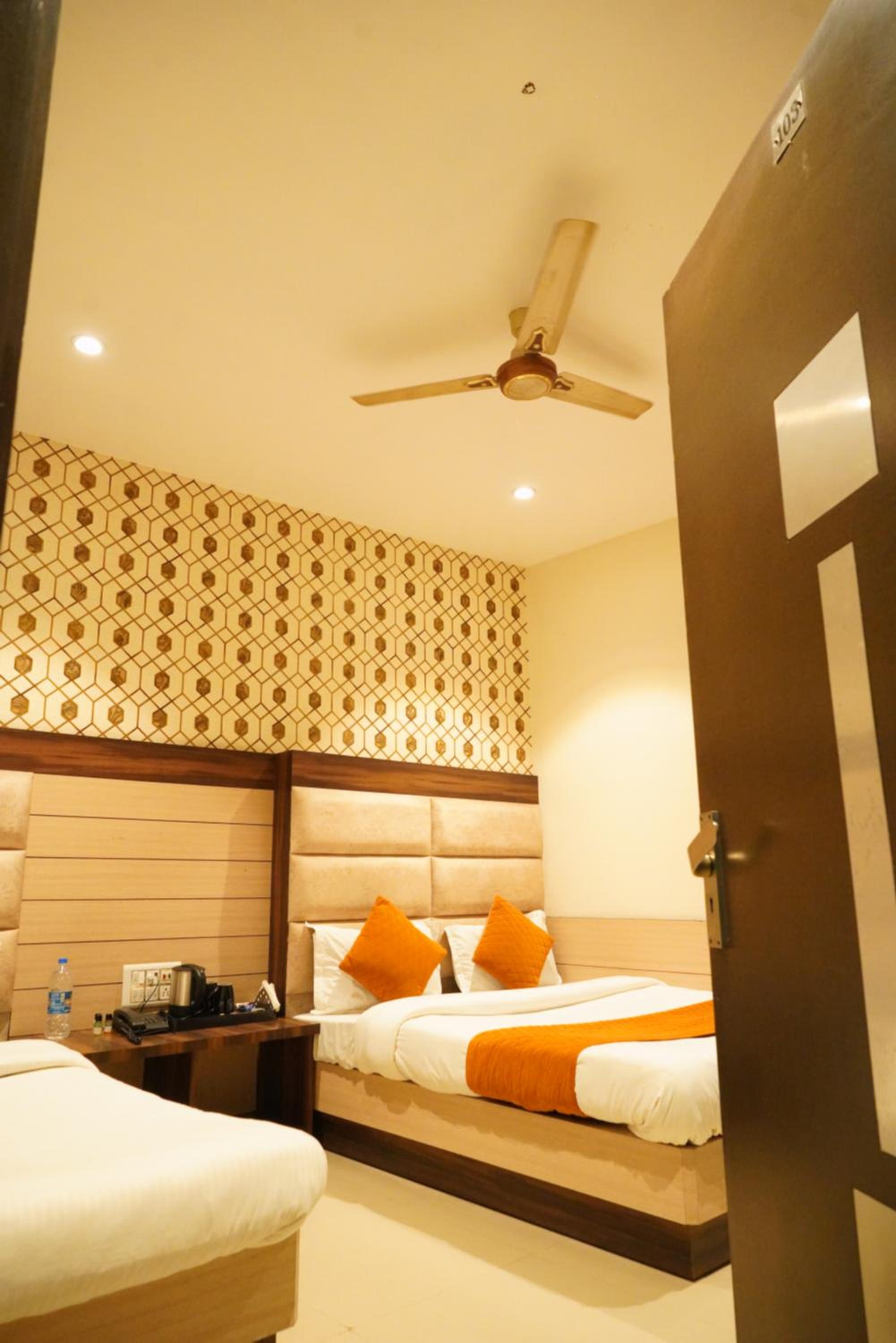 Deluxe Triple Room - Photo 21