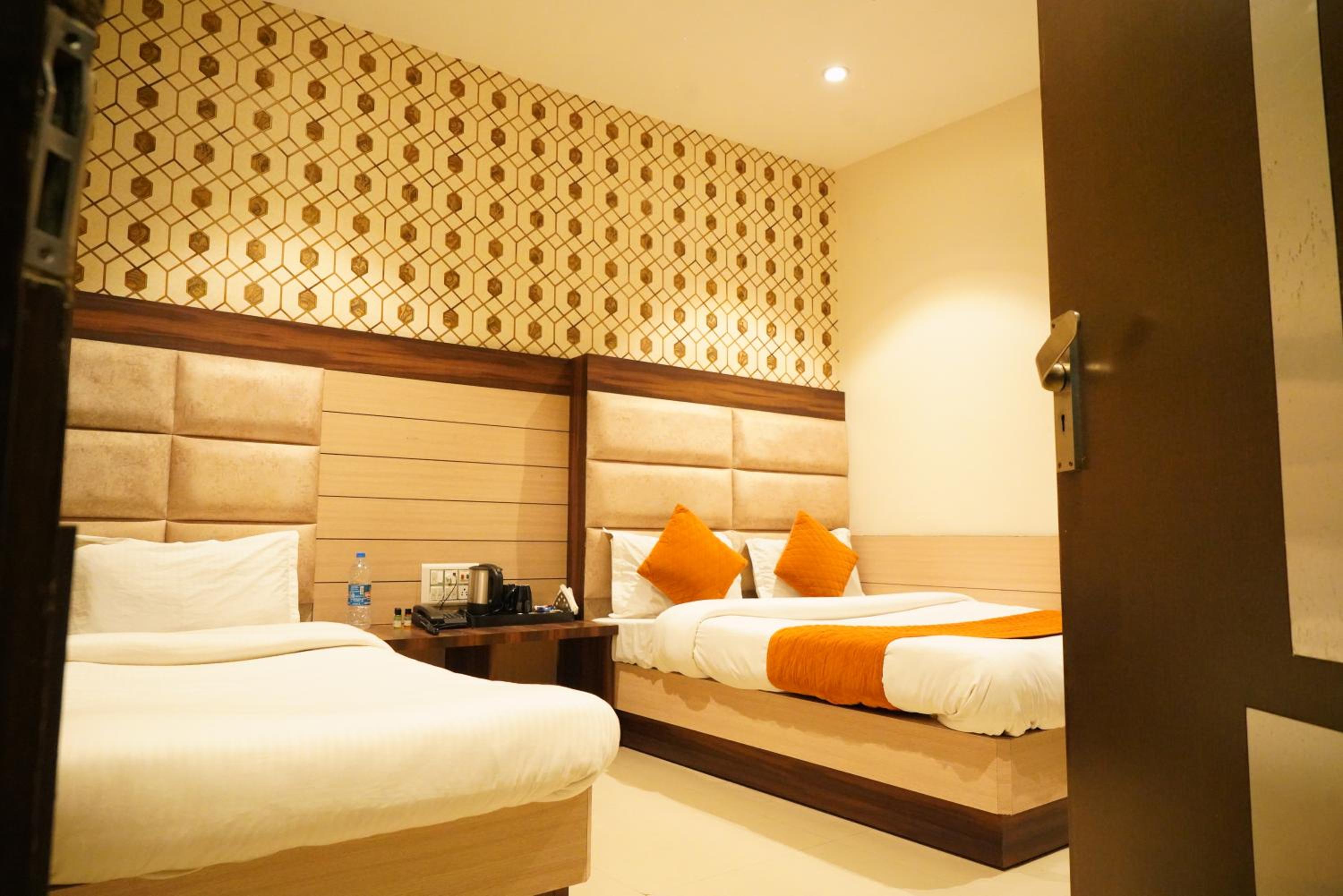 Deluxe Triple Room - Photo 20