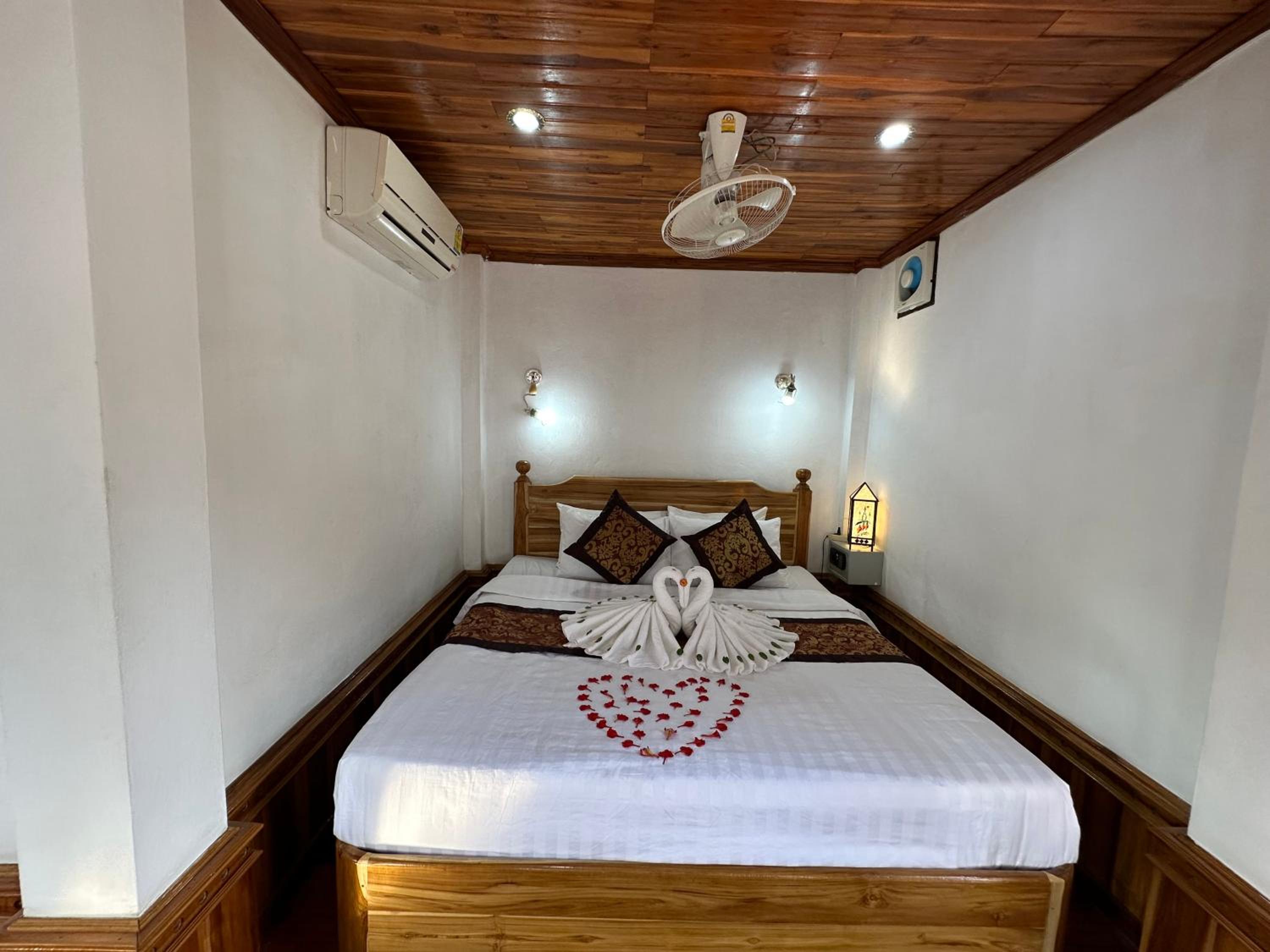 Deluxe Double Room with Balcony photo 2