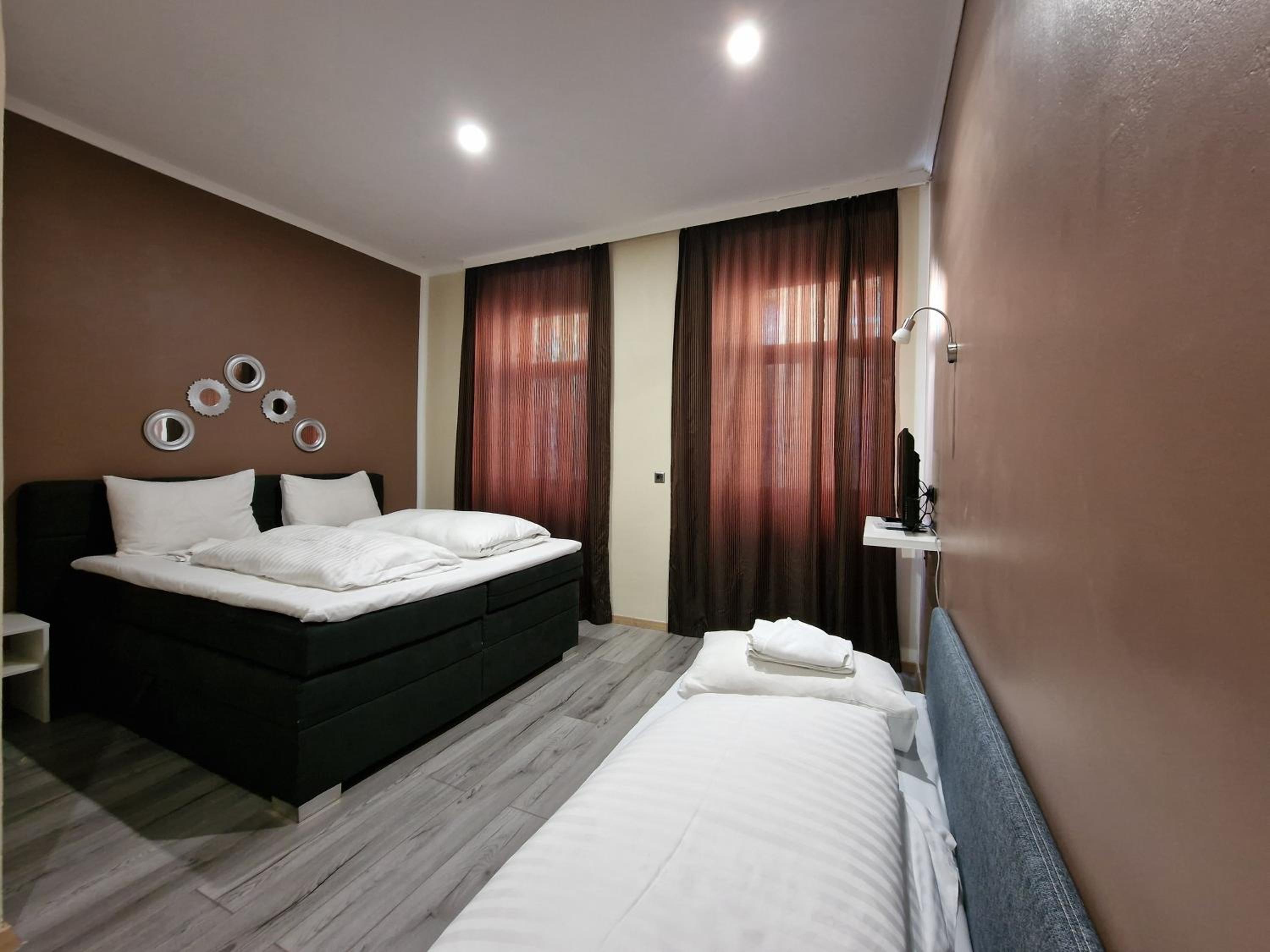 Apartment (3 Adults)