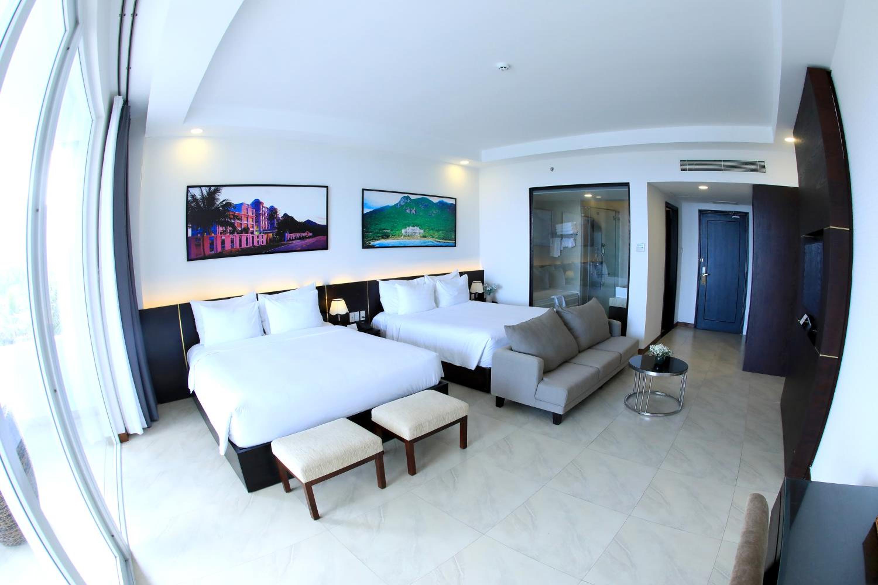 Quadruple Room with Balcony photo 3