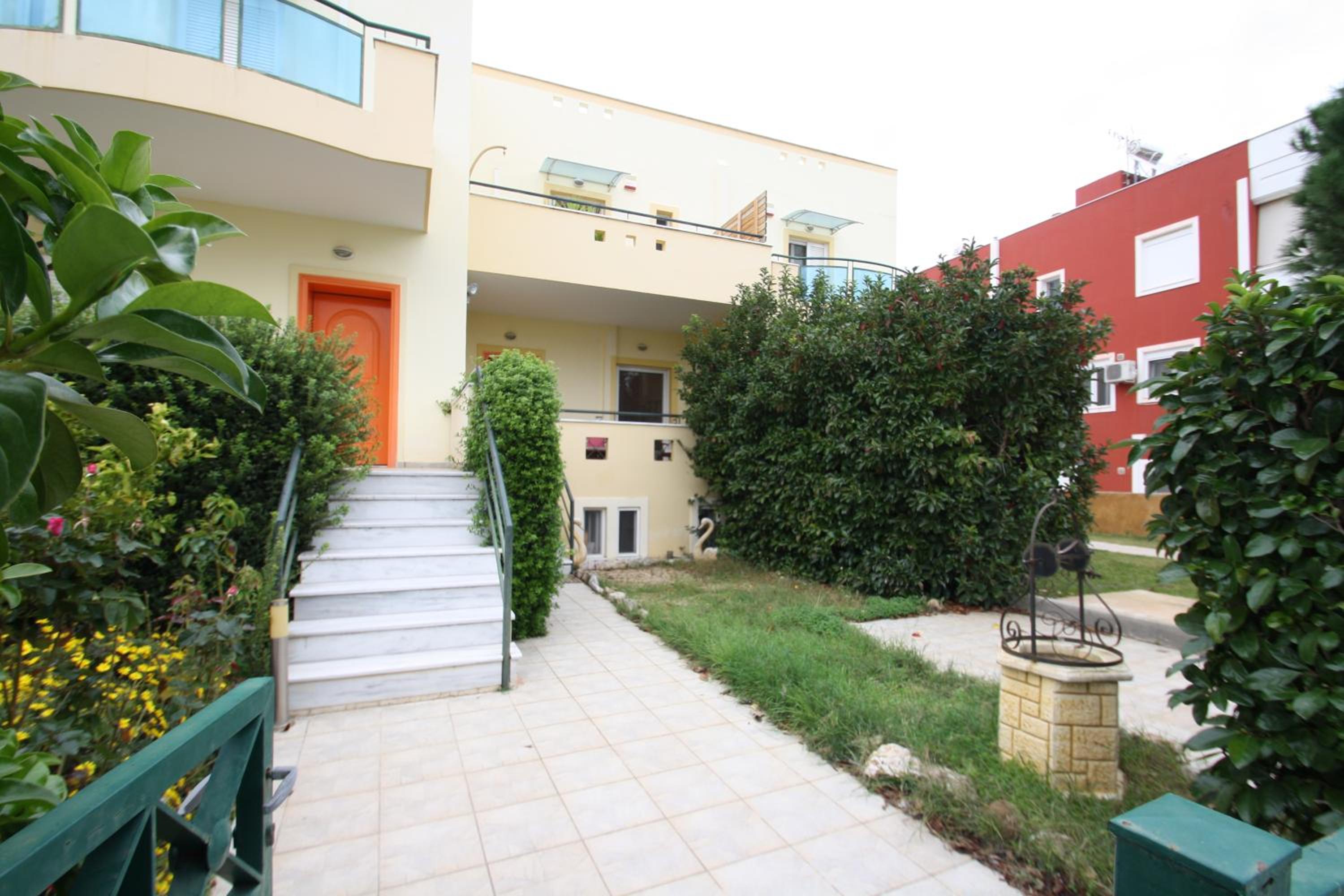 Three-Bedroom House photo 2