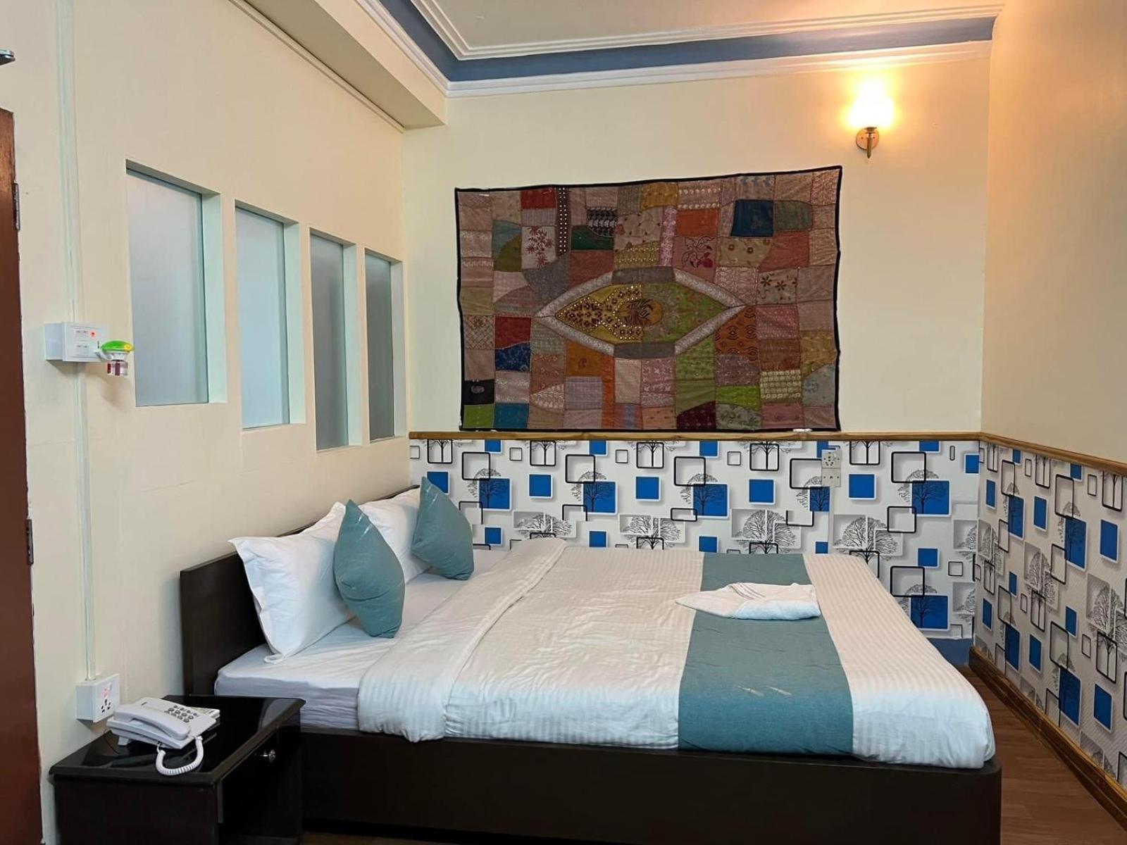 Standard Double or Twin Room - Photo 15