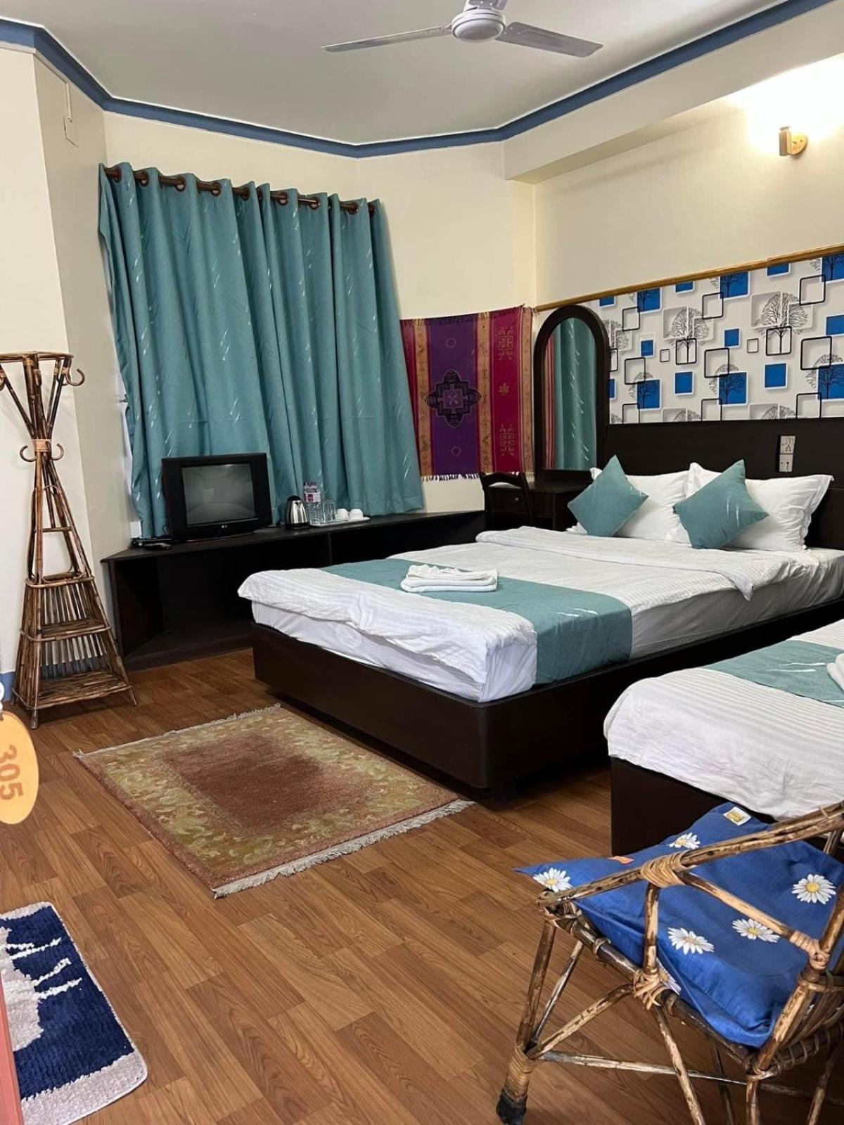 Standard Double or Twin Room - Photo 13