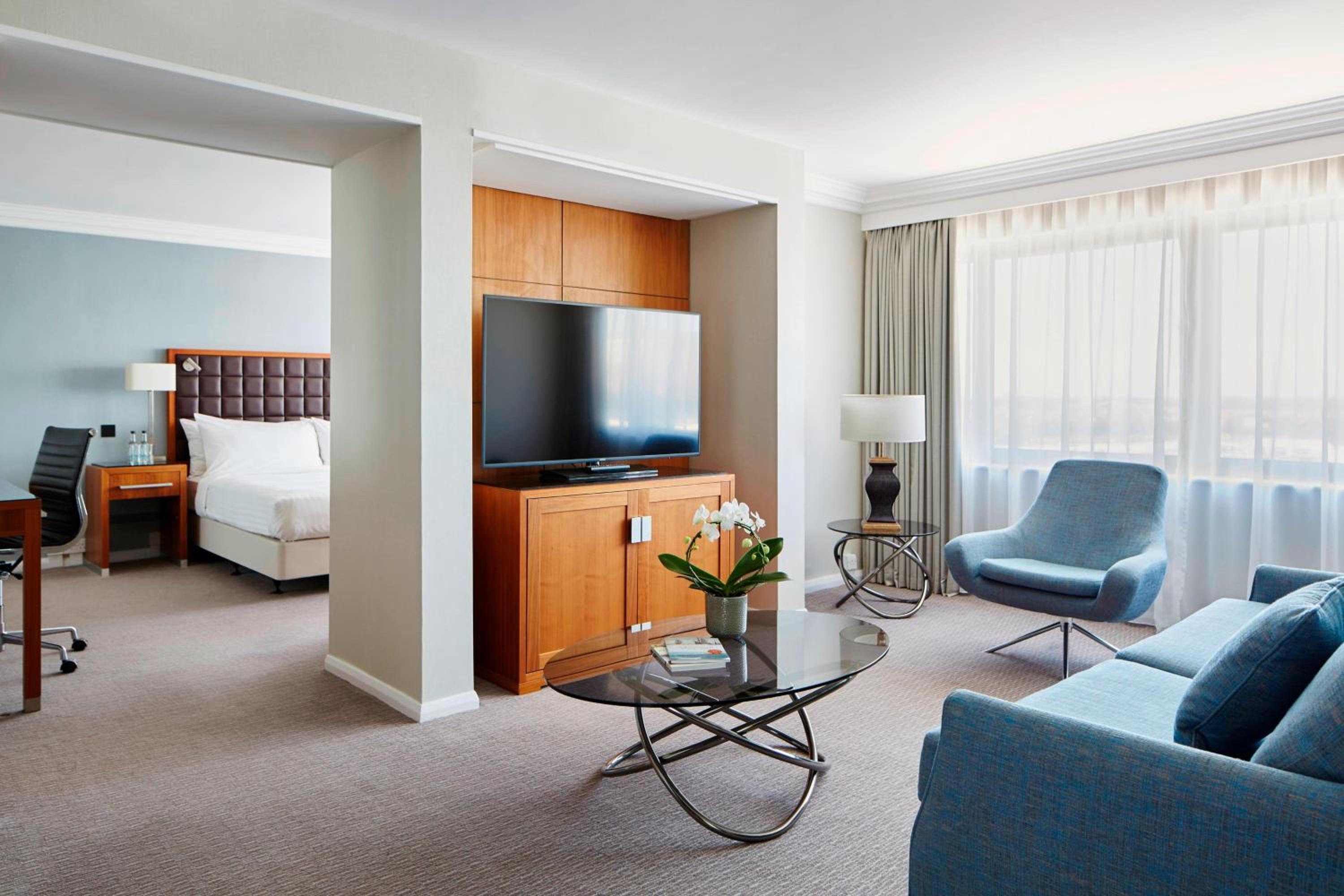 One-Bedroom King Suite with Sofa Bed photo 1