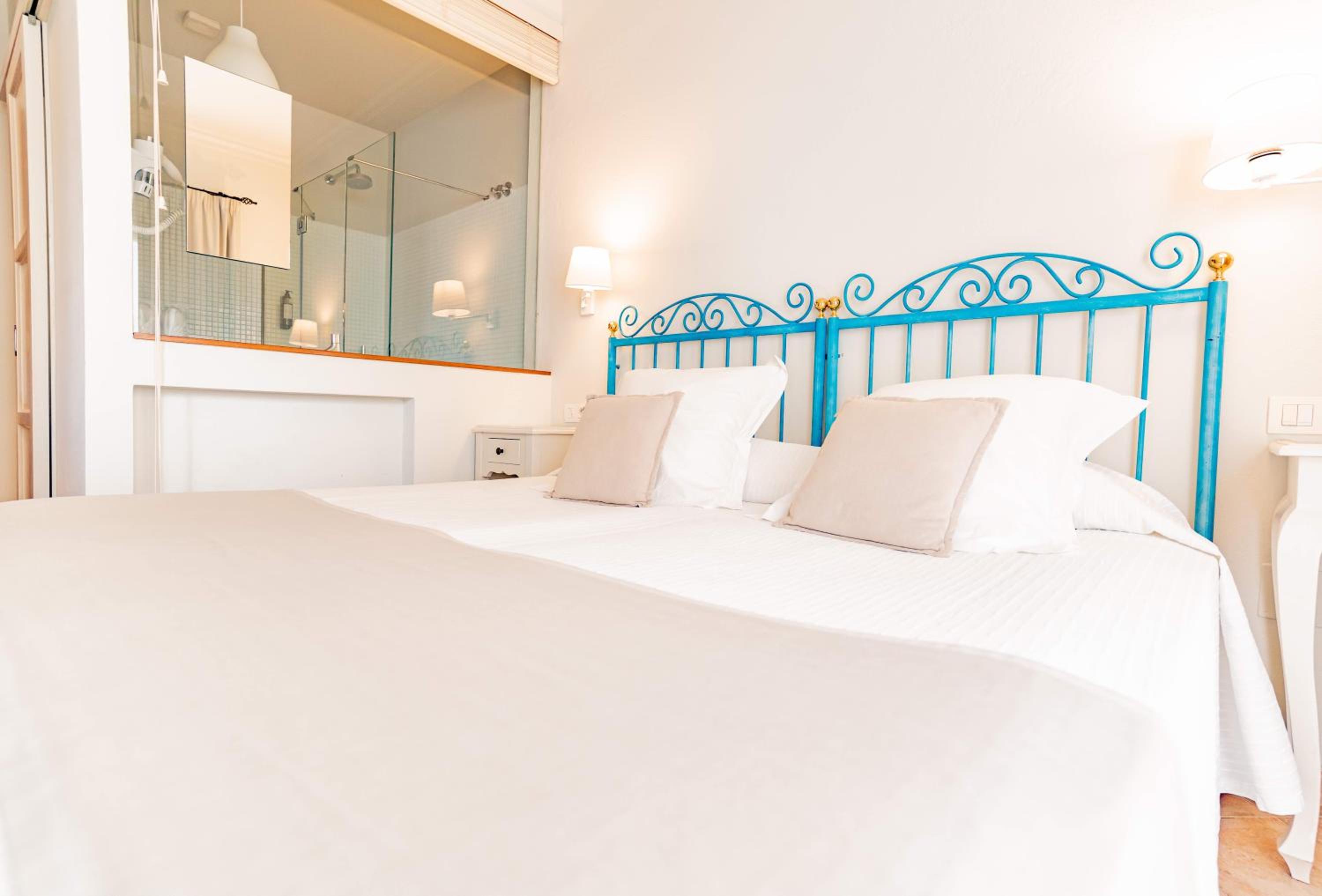 Double Room with Garden View - Photo 9