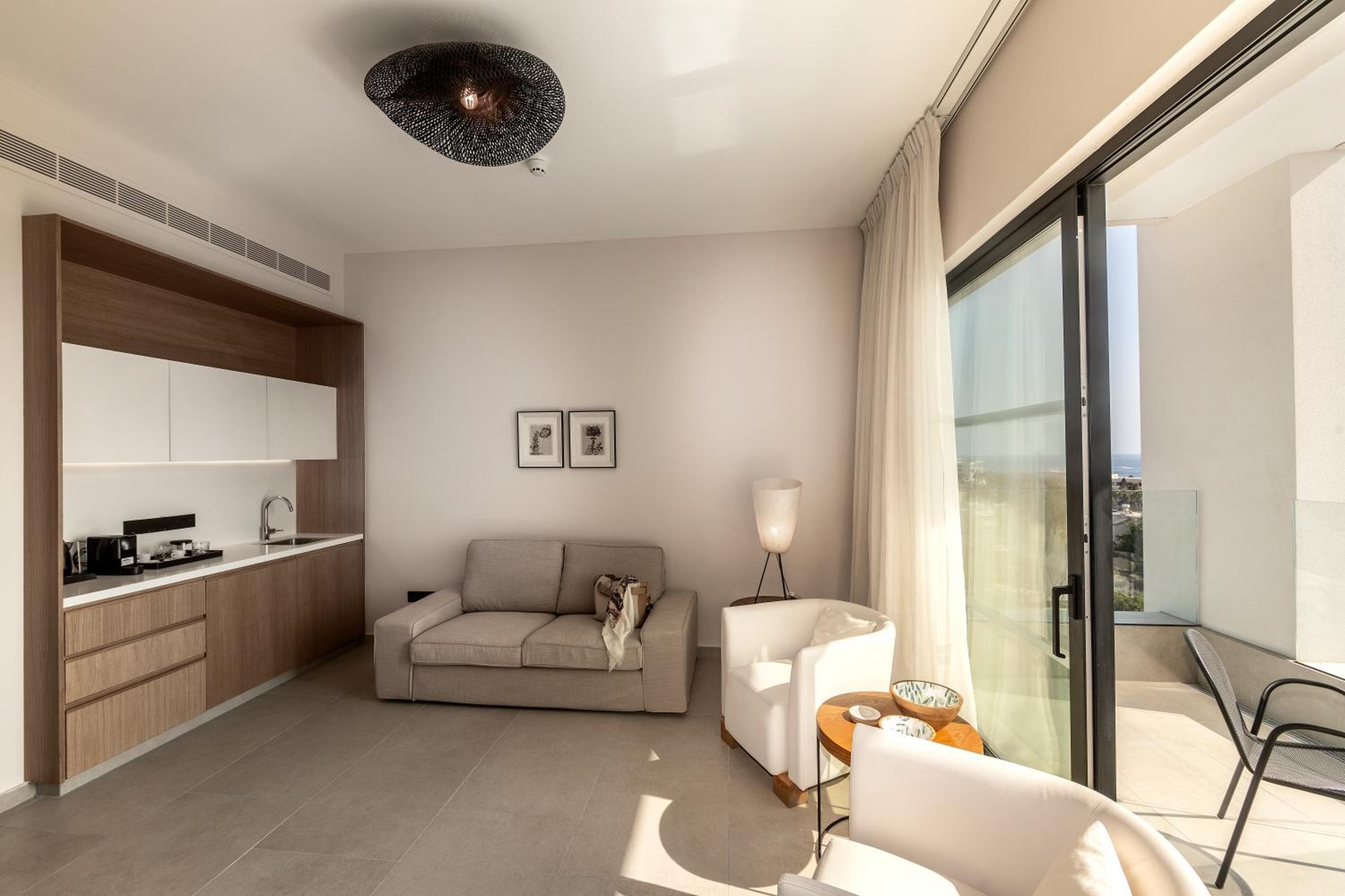 Suite - Photo 6
