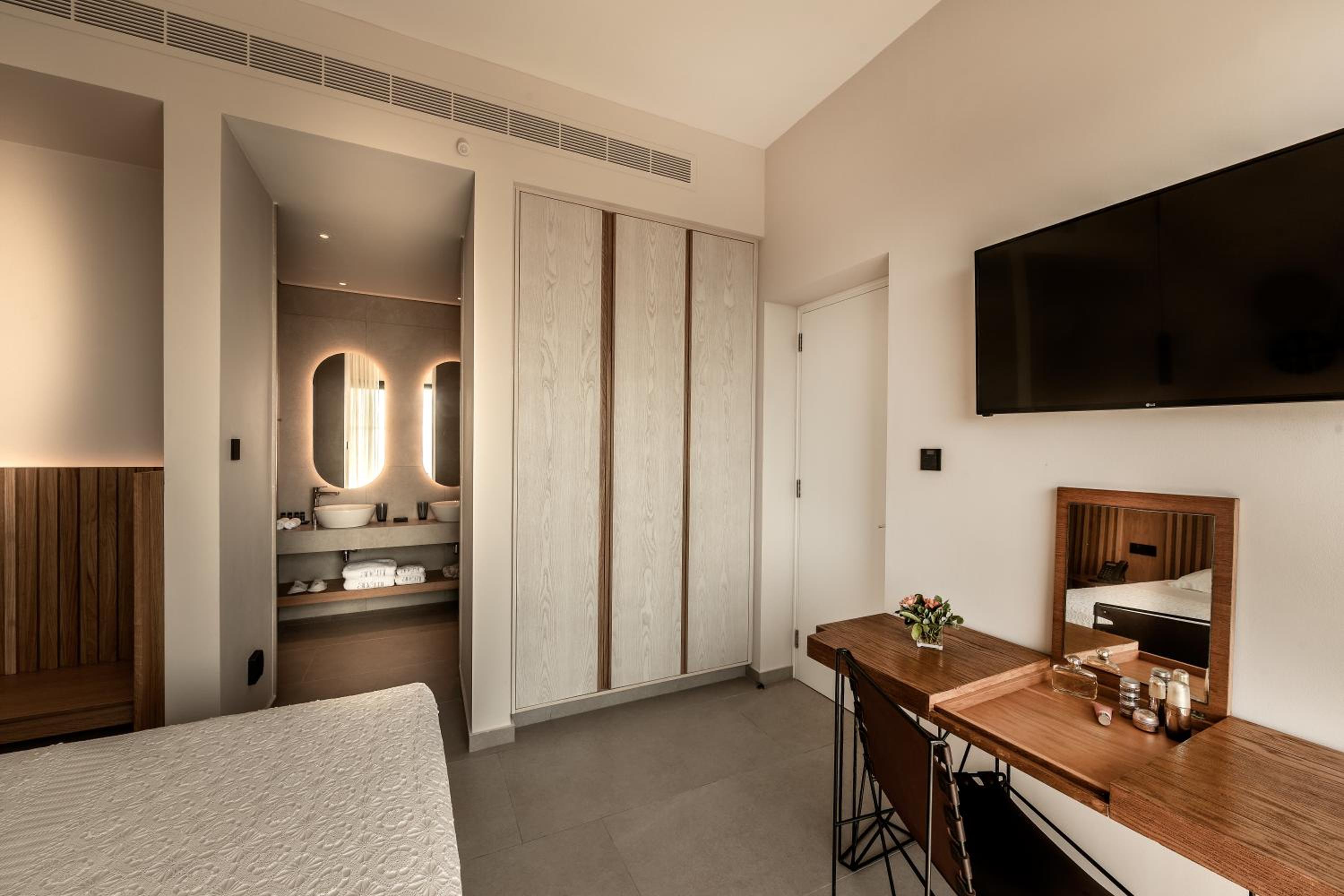Suite - Photo 5