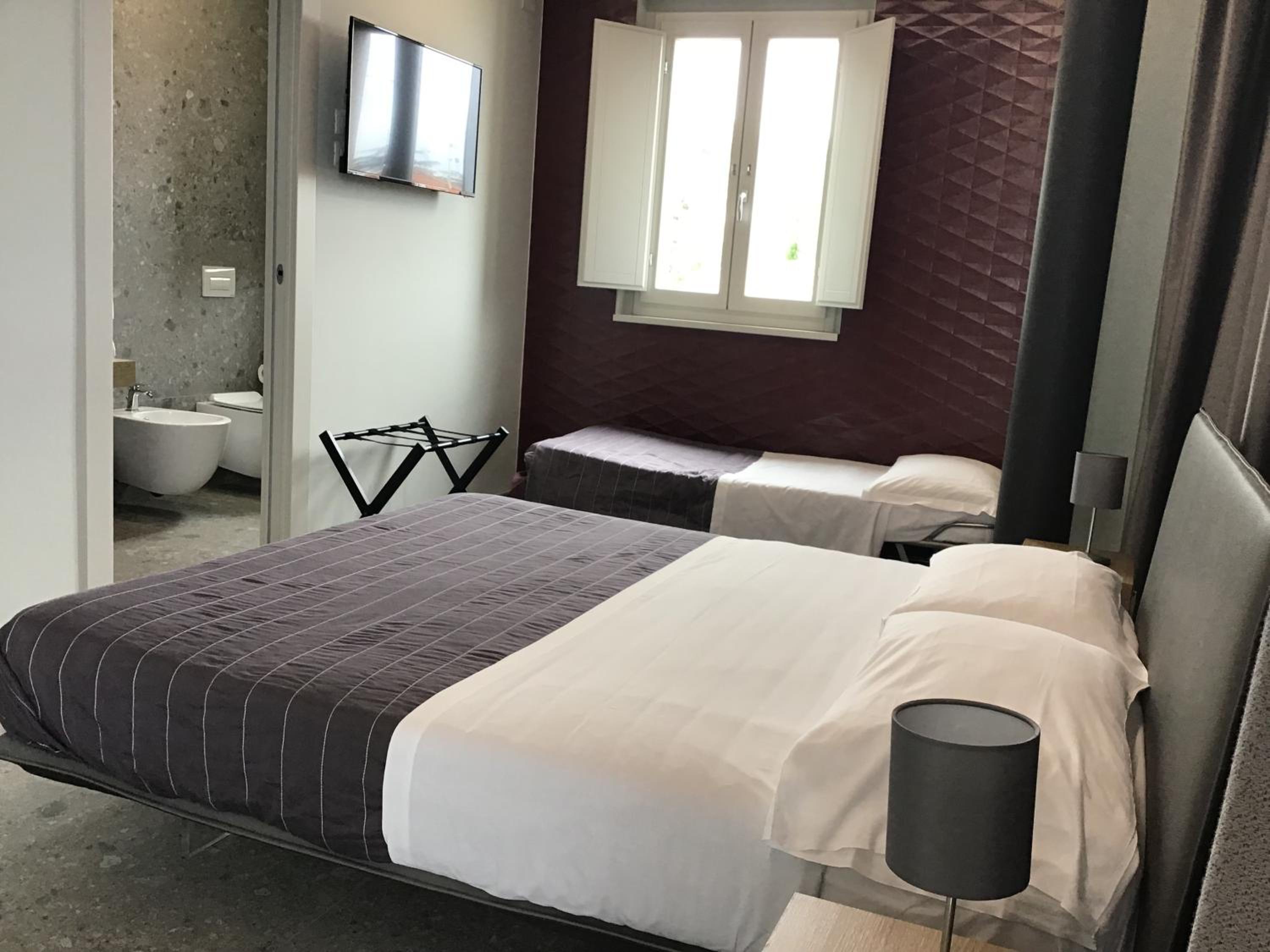 Deluxe Triple Room with Sea View - Photo 1