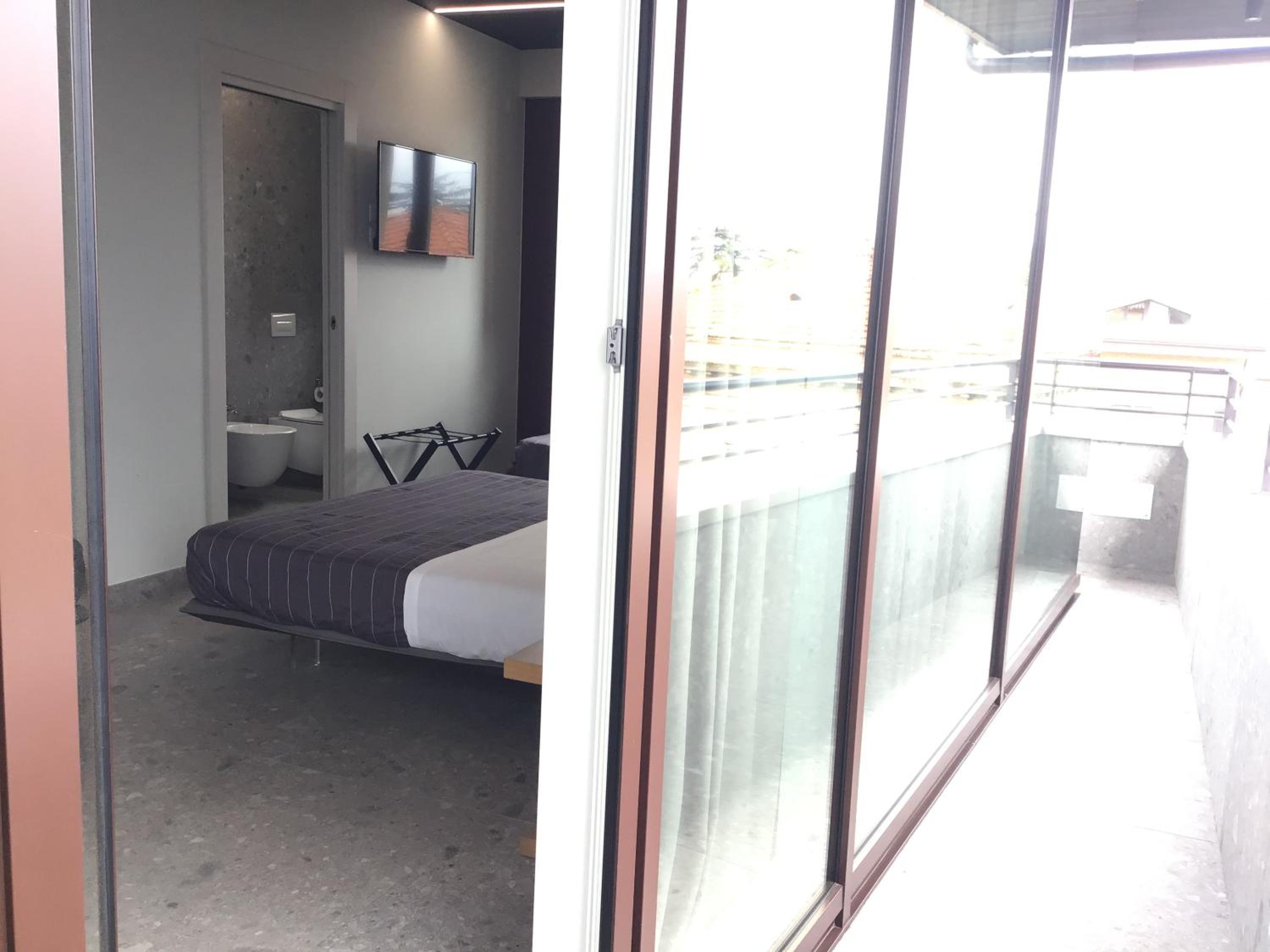 Deluxe Triple Room with Sea View - Photo 6