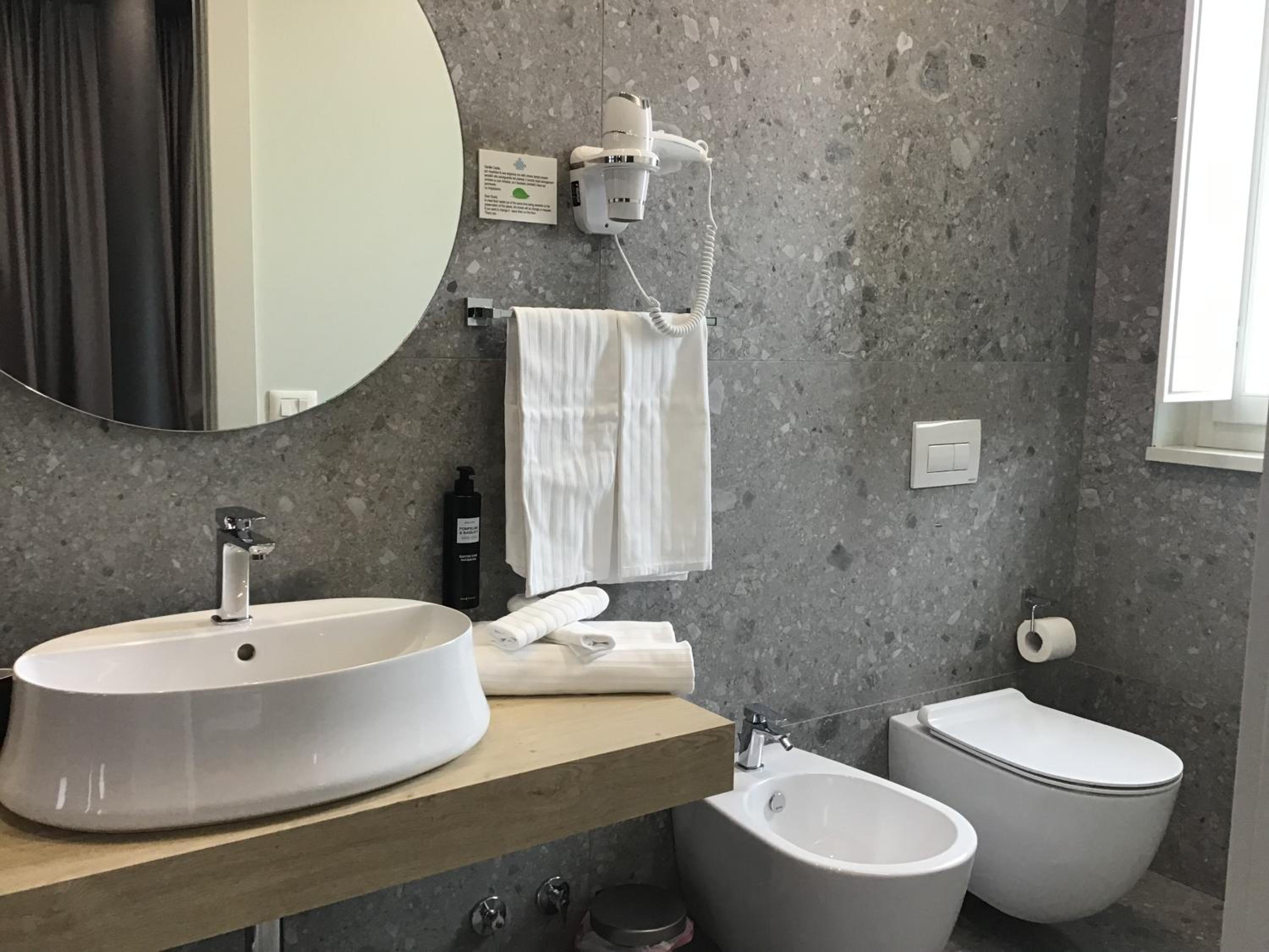 Deluxe Triple Room with Sea View - Photo 4