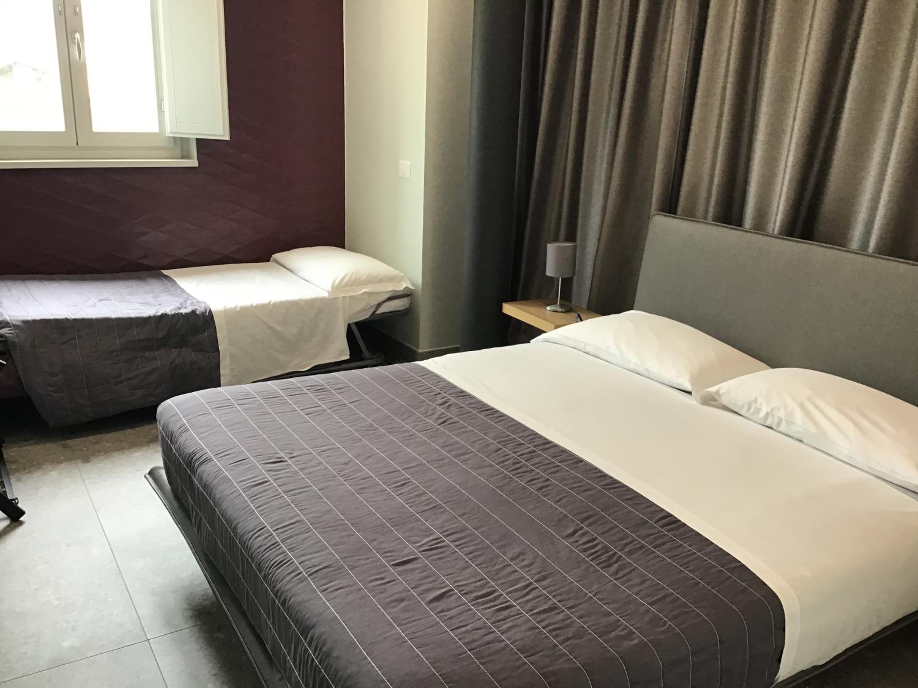 Deluxe Triple Room with Sea View - Photo 3