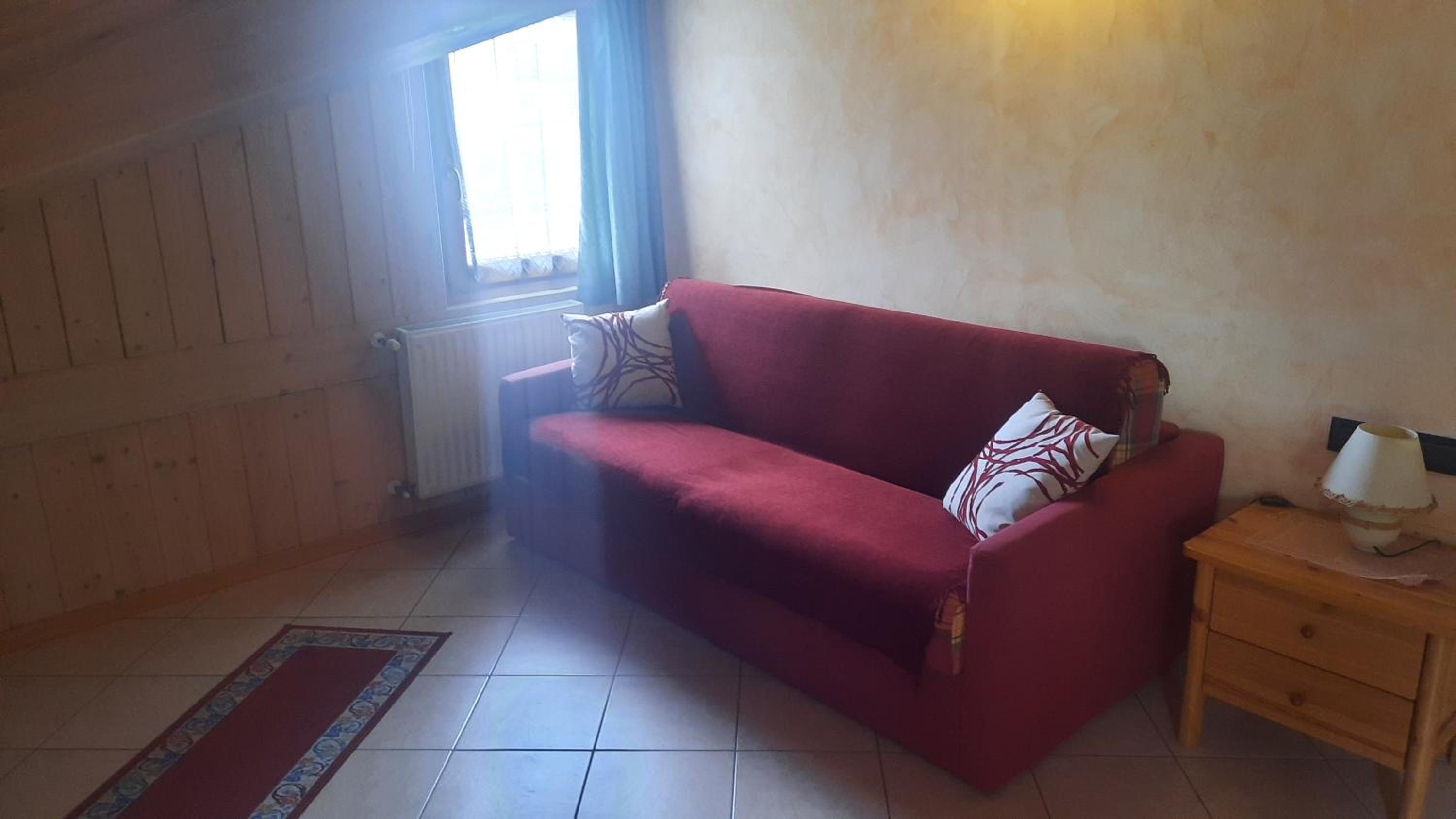One-Bedroom Apartment photo 1