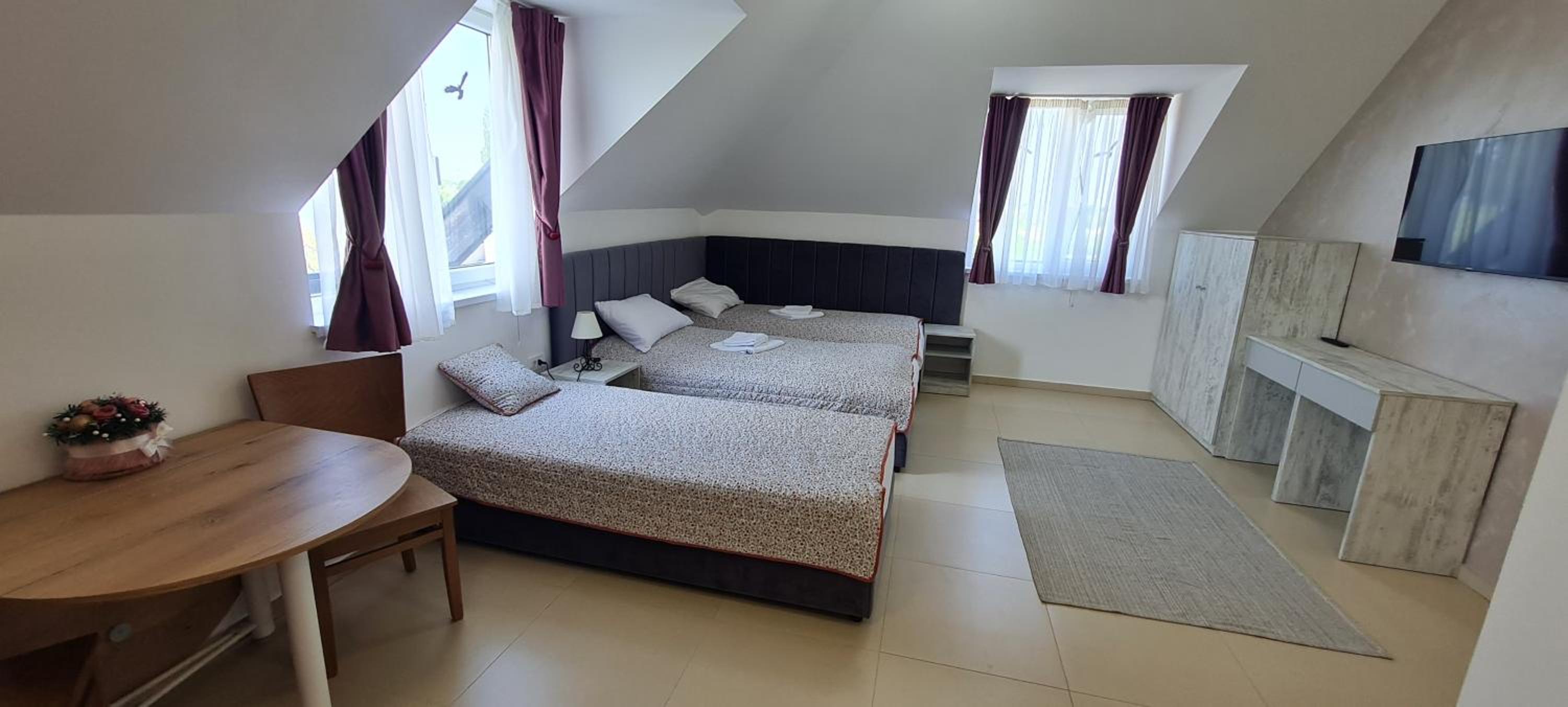 Studio Apartment - Photo 1