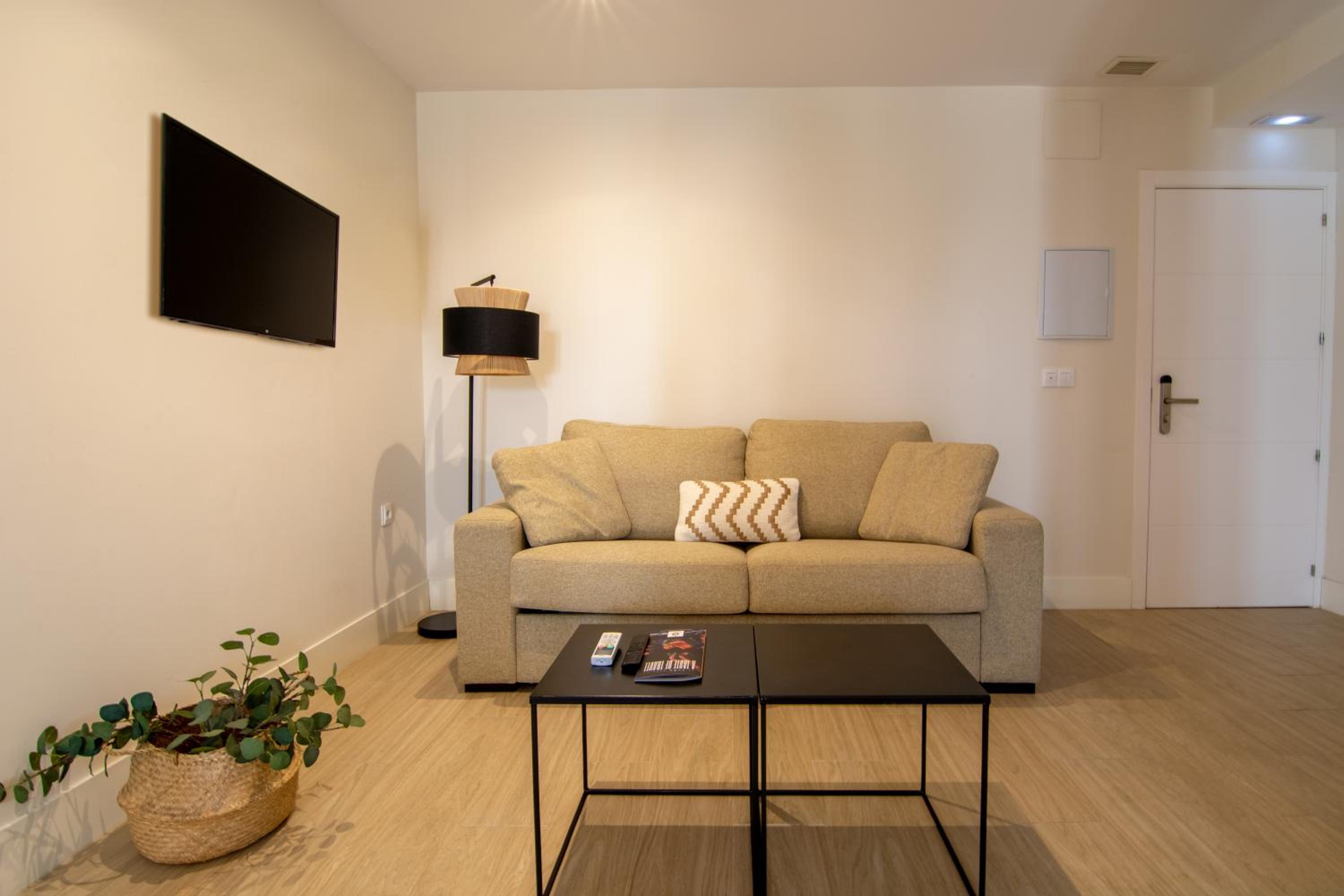 One-Bedroom Suite - Photo 8