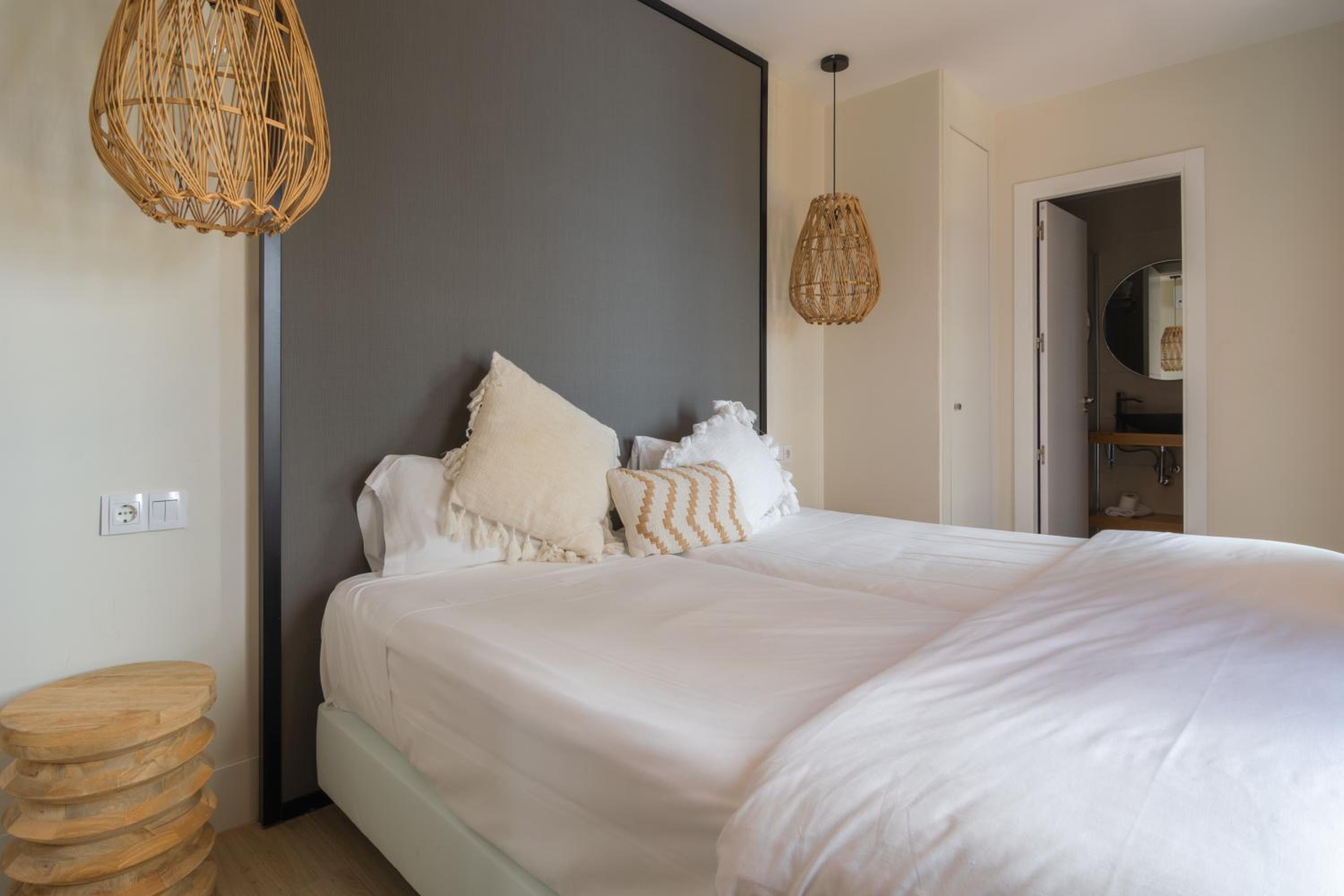 One-Bedroom Suite - Photo 7