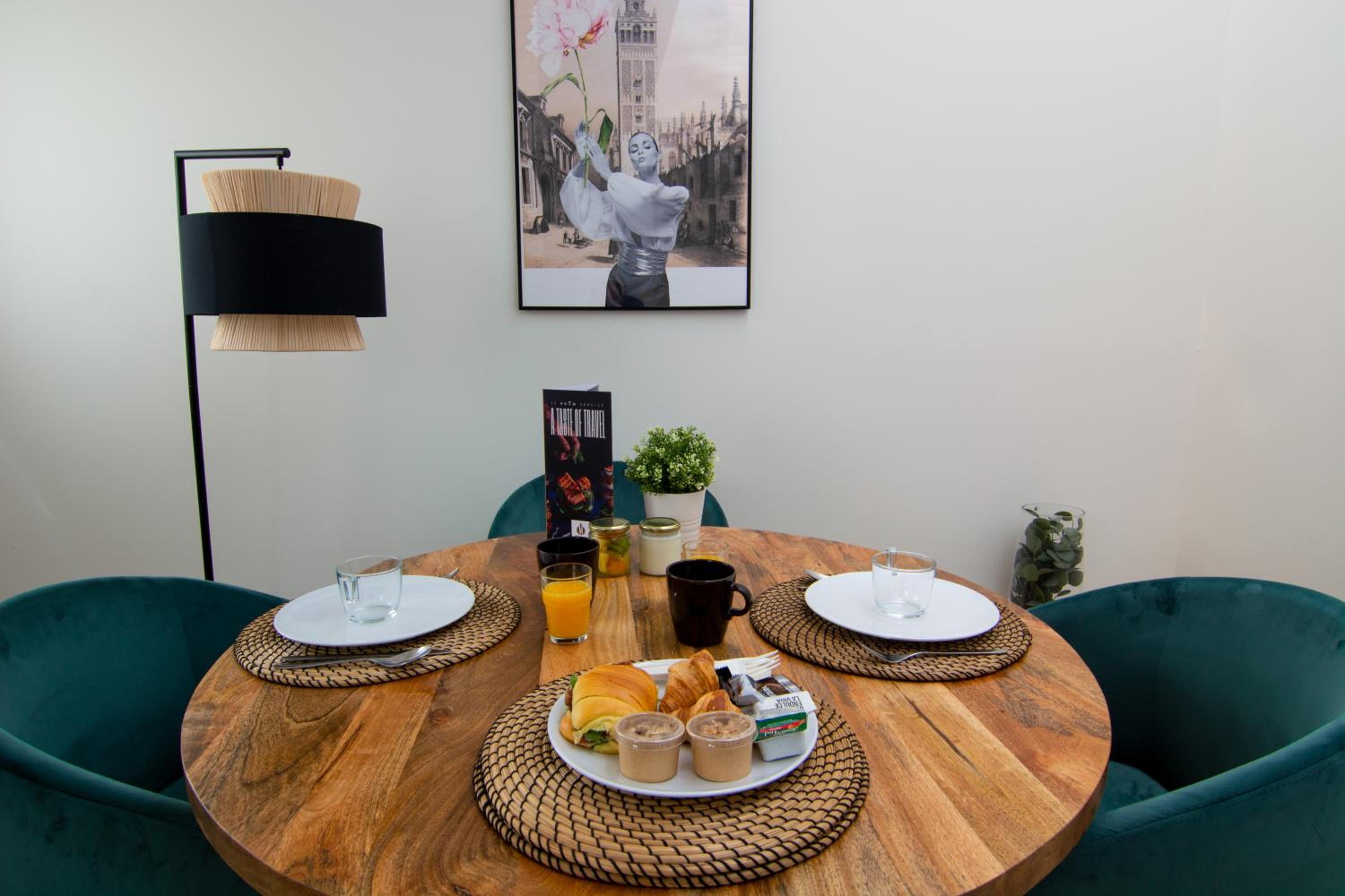 Loft Apartment - Photo 3