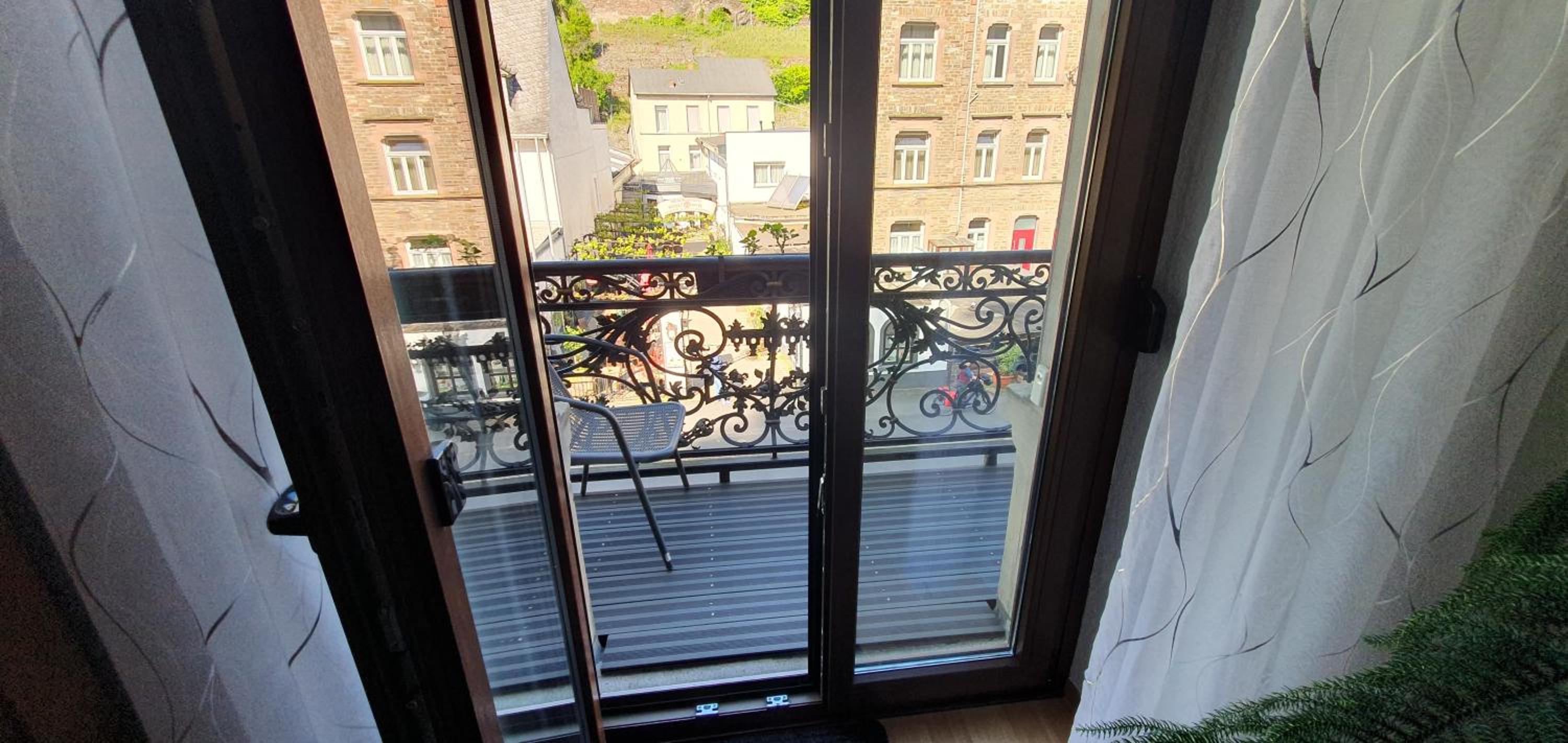 Apartment with Balcony photo 3