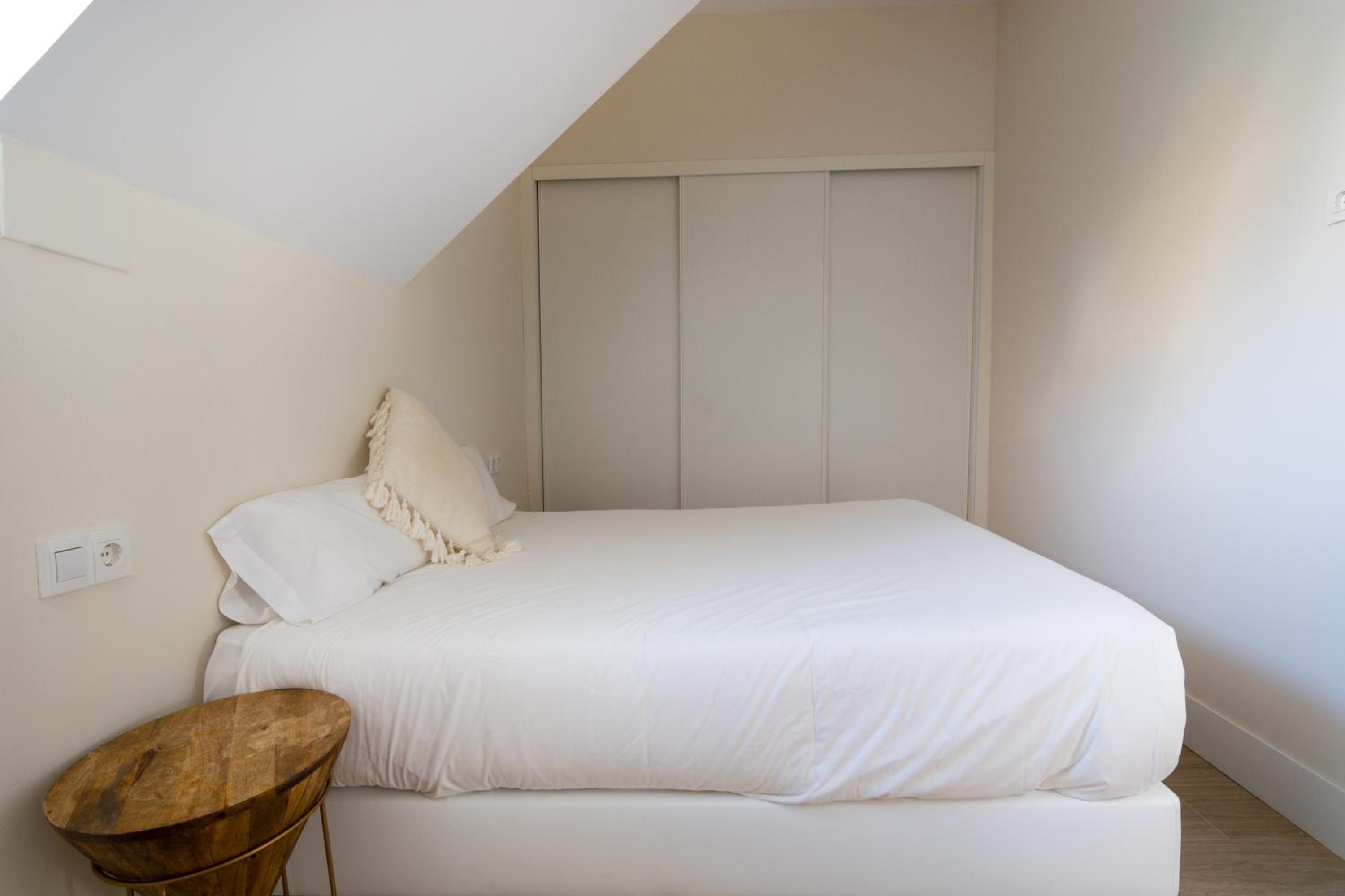 Loft Apartment - Photo 2