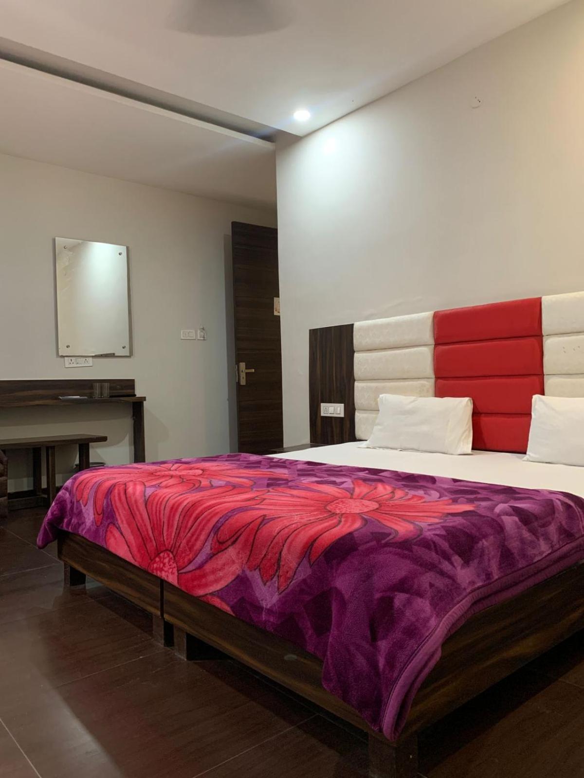 Deluxe Double Room photo 3