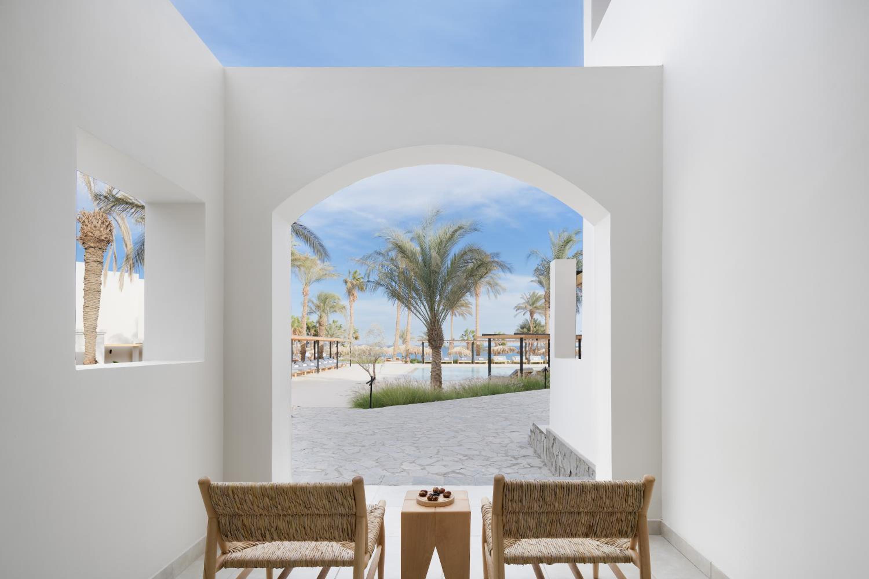 Deluxe Twin Room with Pool Access - Photo 4