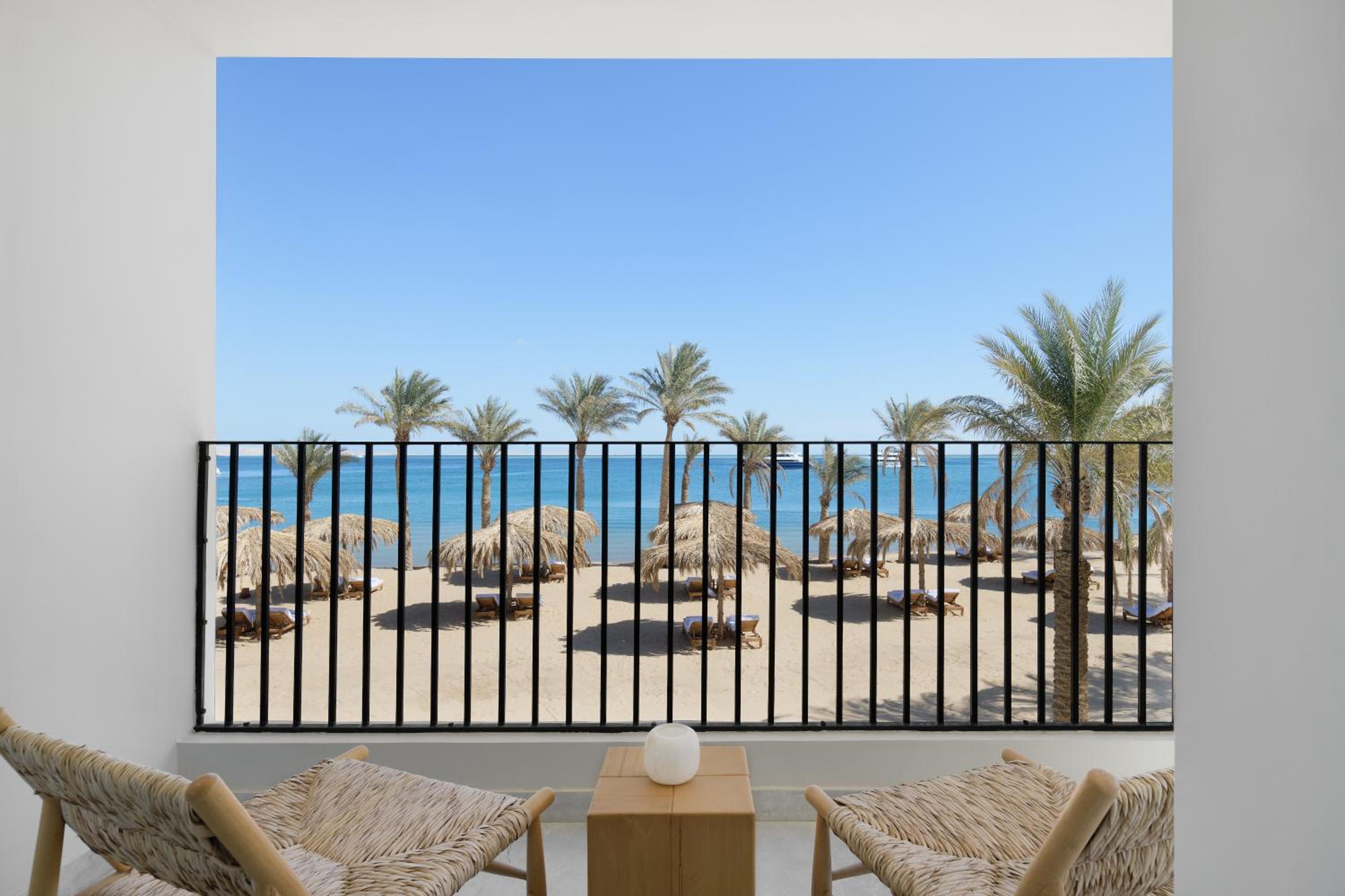 Two Bedroom Chalet - Sea Front - Photo 4