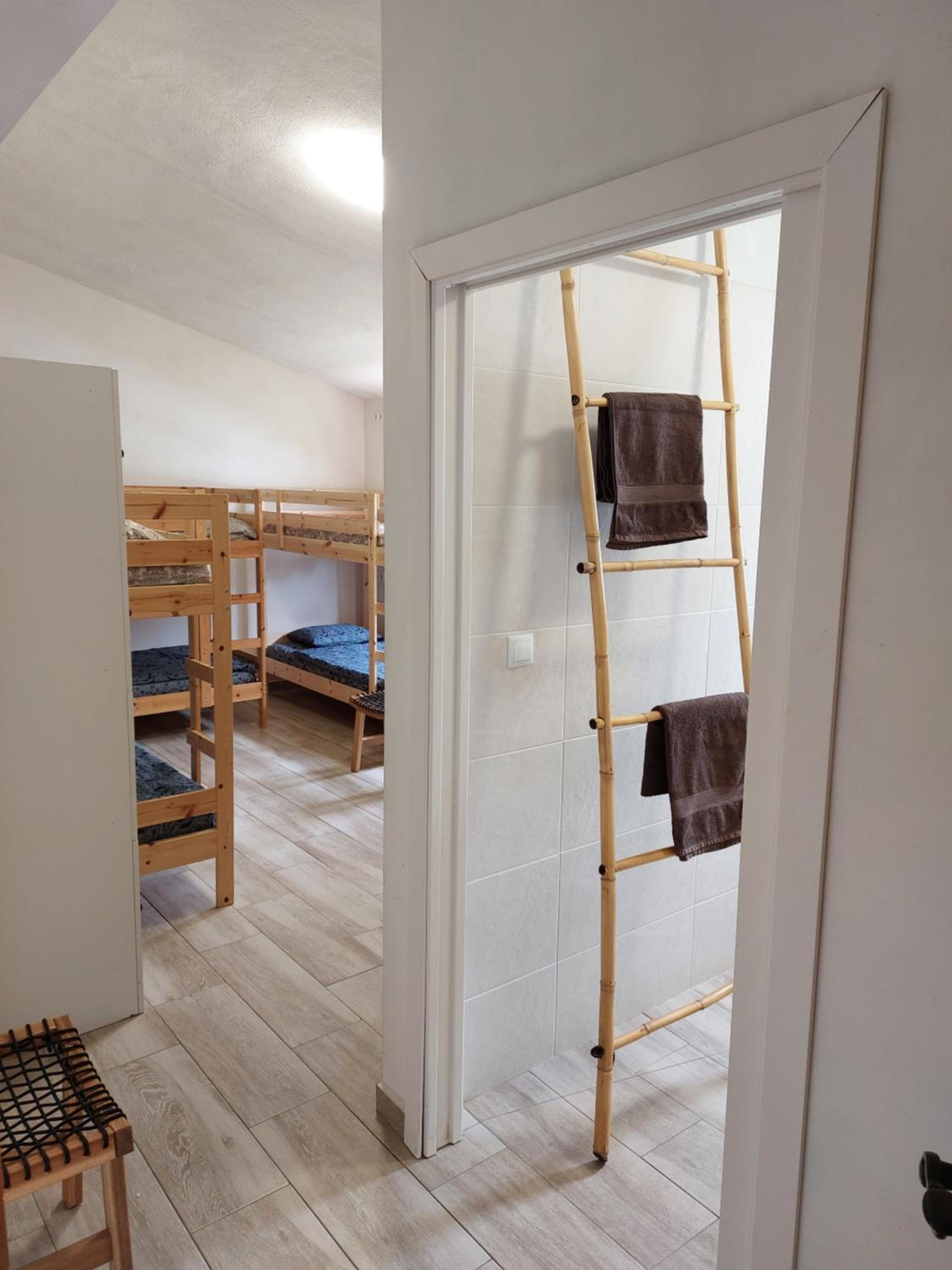 Cama en Habitación Compartida Mixta de 8 Camas