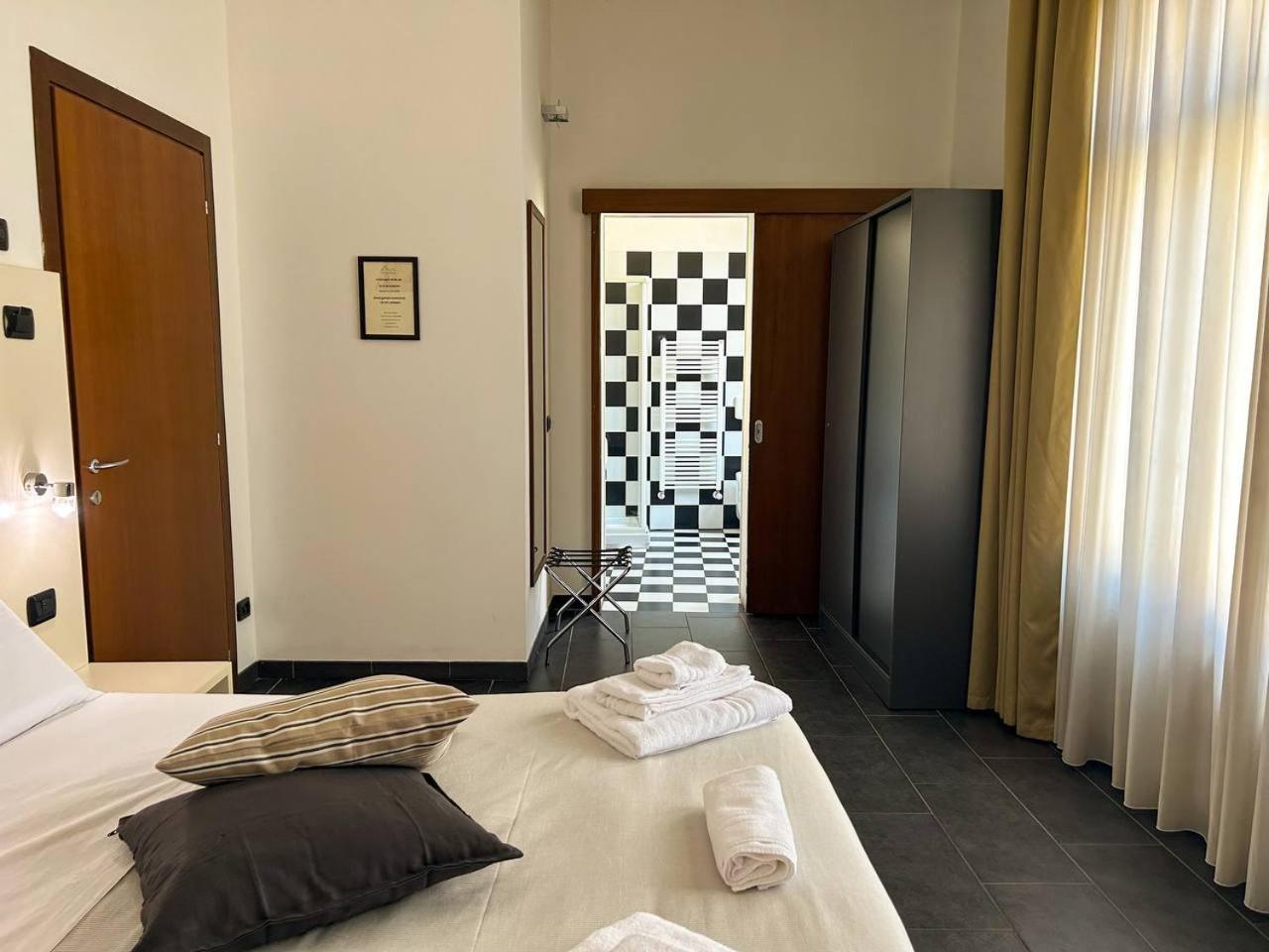 Double Room - Photo 15