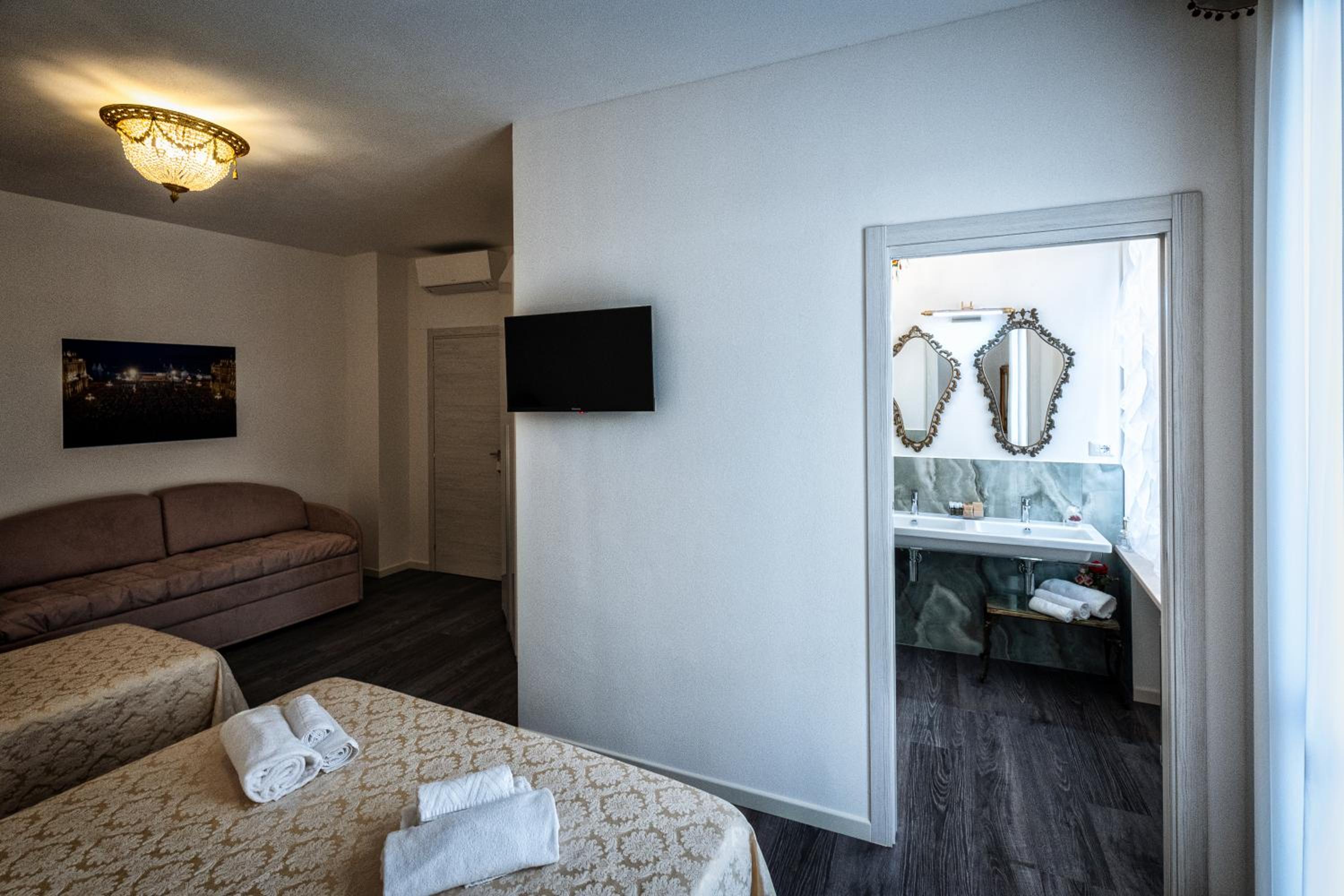 Deluxe Family Suite