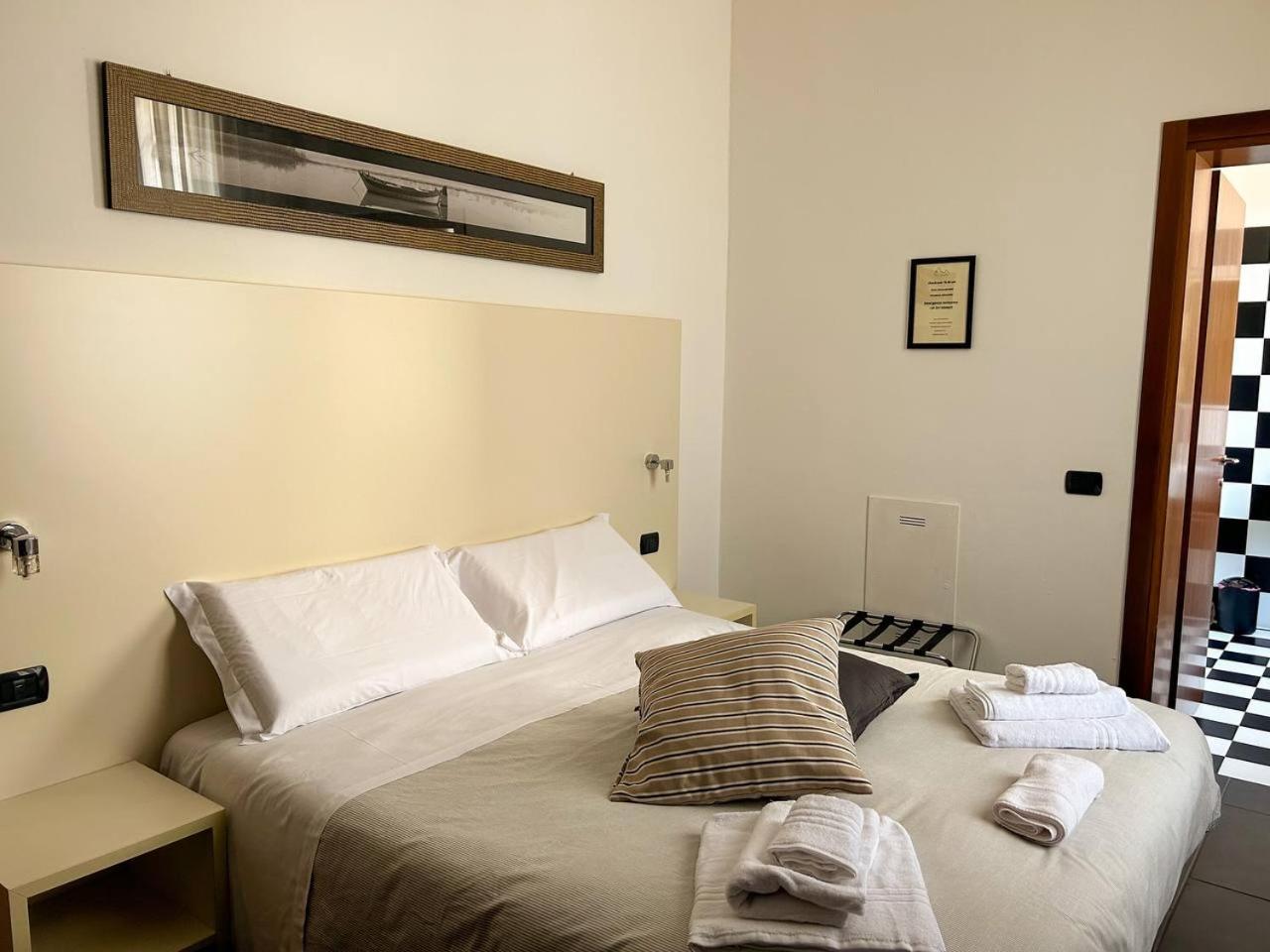 Double Room - Photo 5