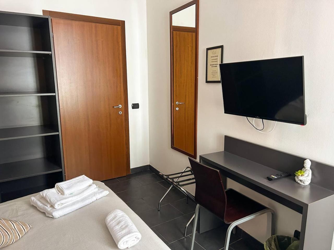 Double Room - Photo 13