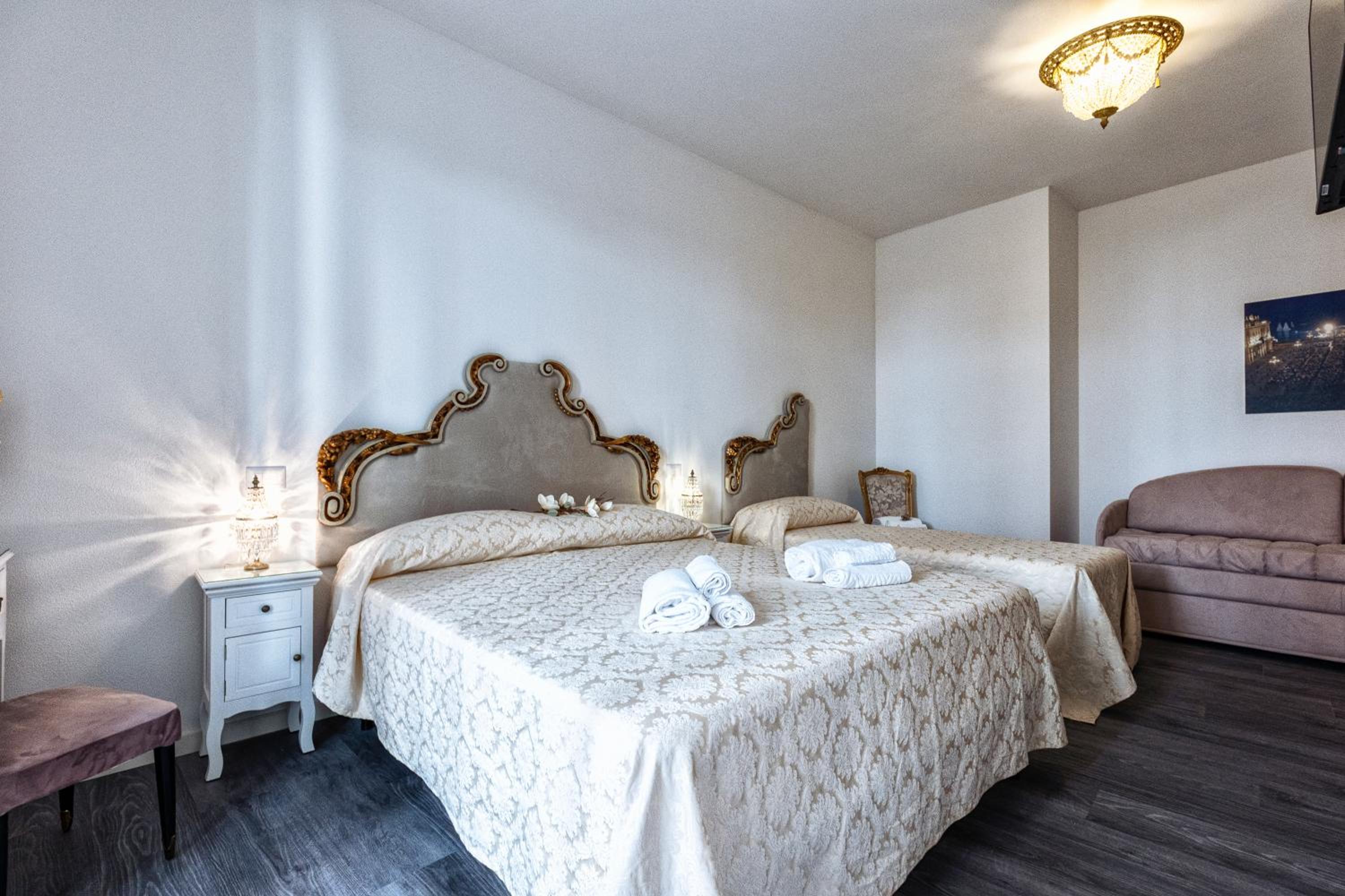 Deluxe Family Suite photo 2