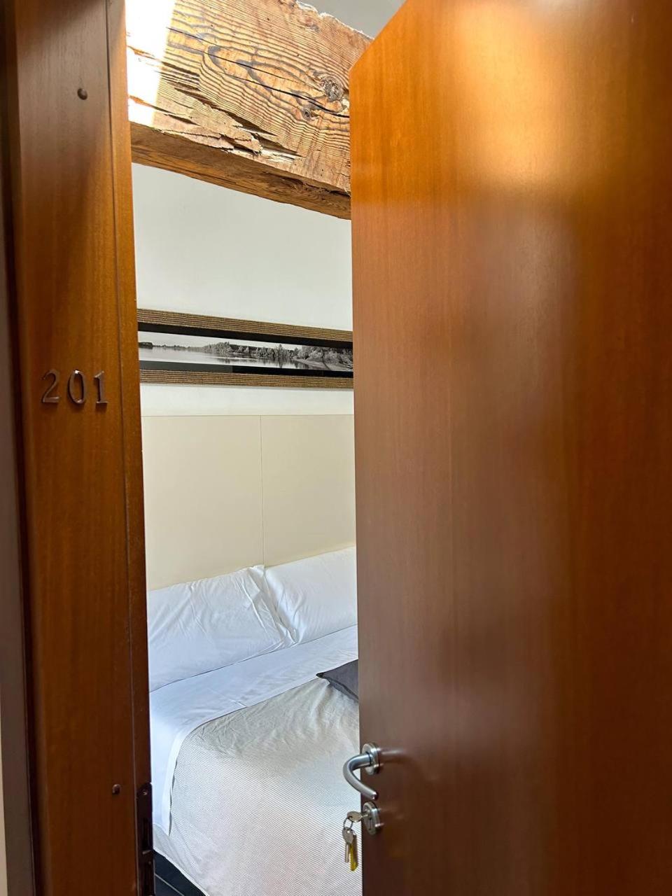 Double Room - Photo 11