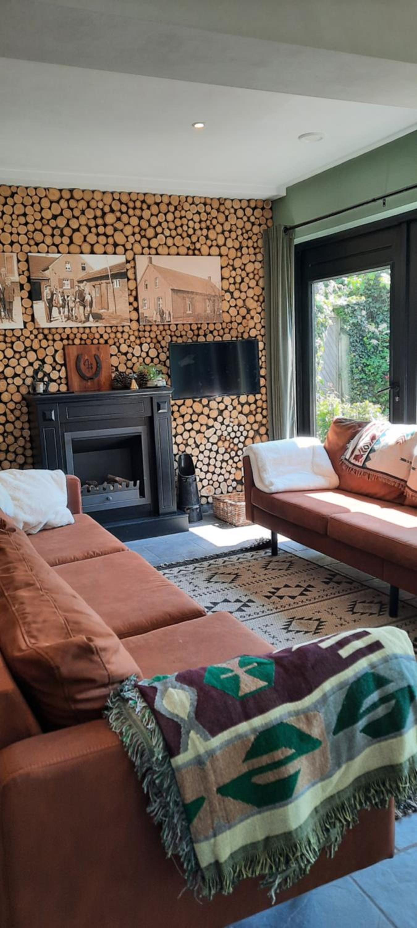 Five-Bedroom House photo 1