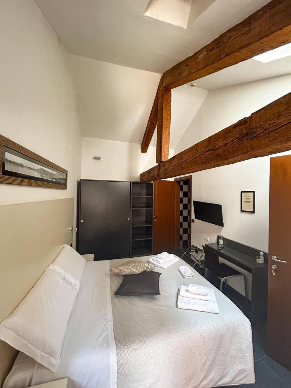 Double Room - Photo 9