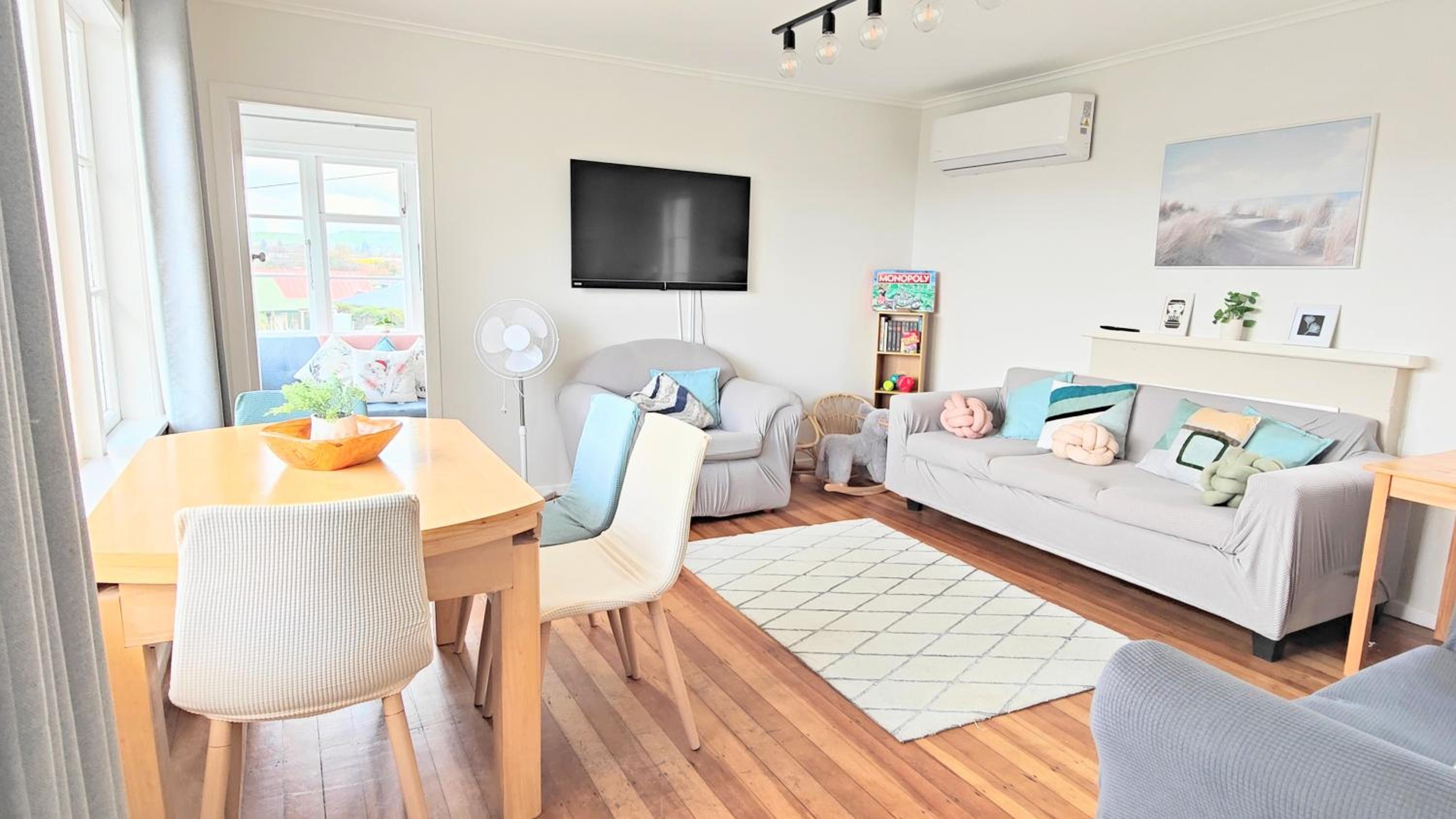 Three-Bedroom House - Photo 3