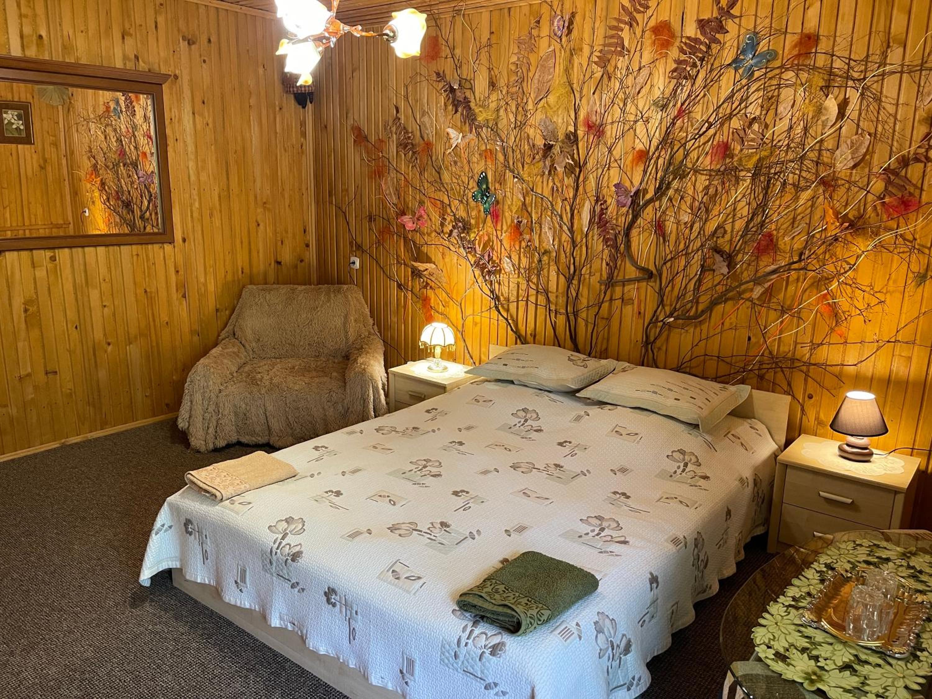 Double Room with Shared Bathroom photo 1