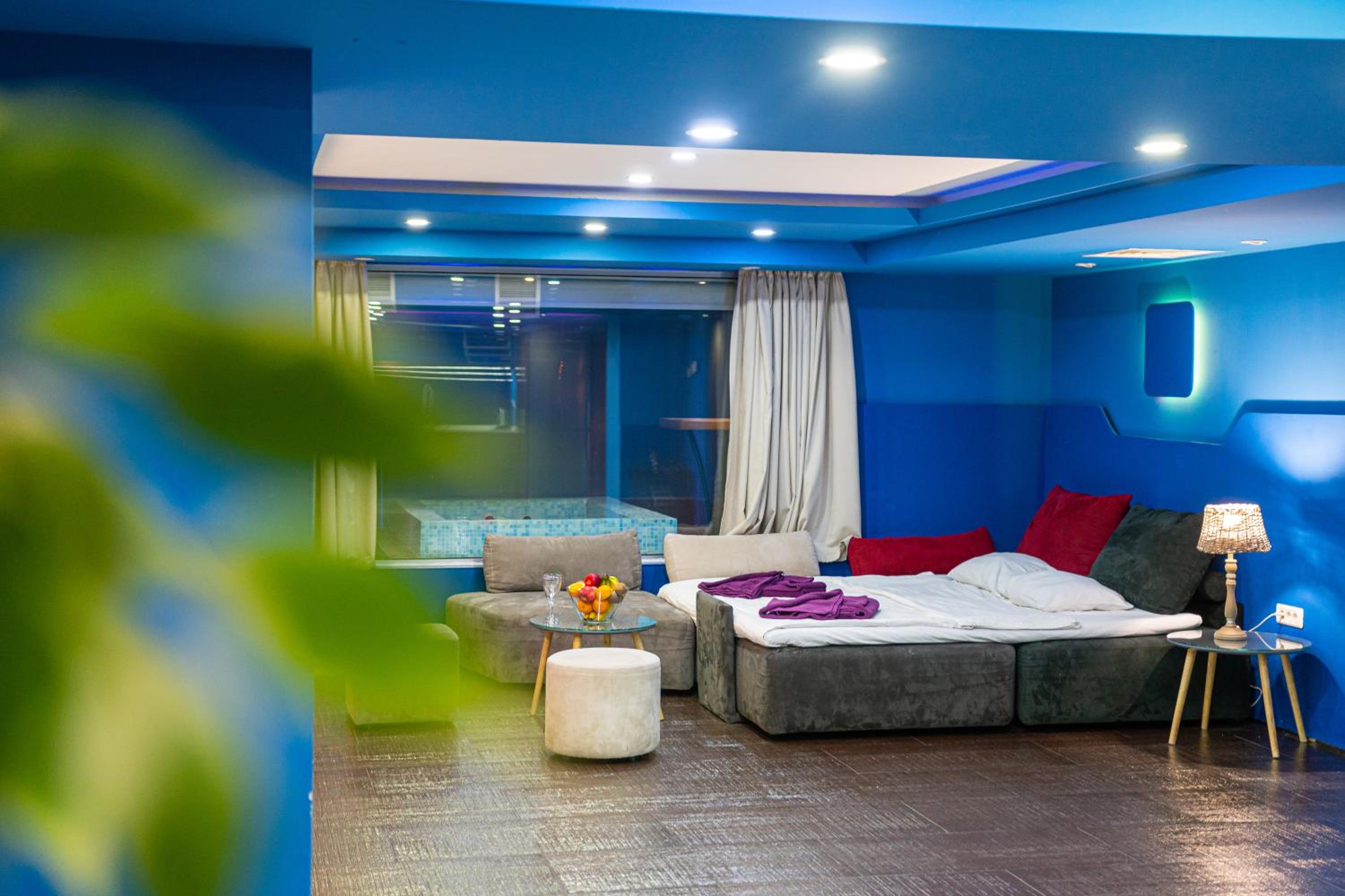Basement Apartment (Includes SPA Access) photo 3