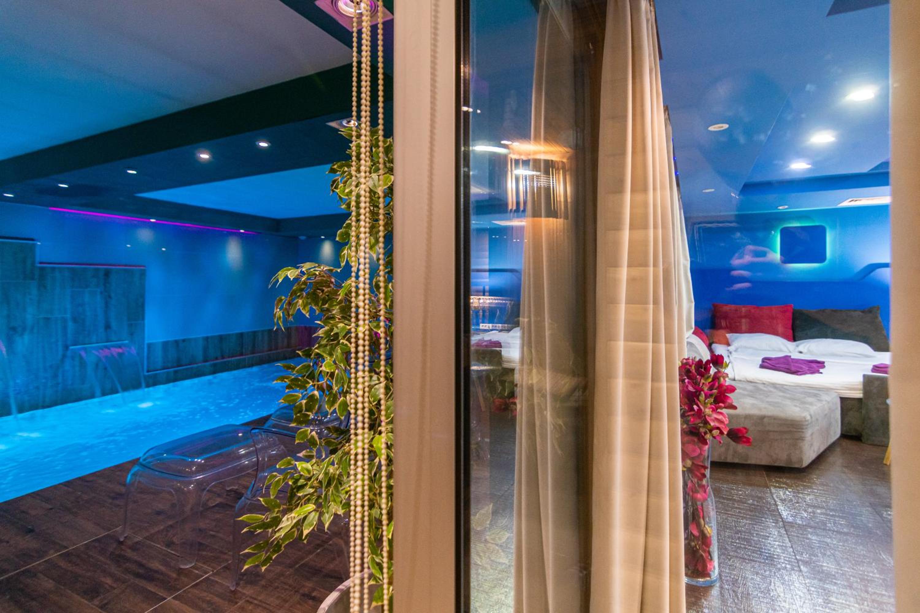 Basement Apartment (Includes SPA Access) photo 1