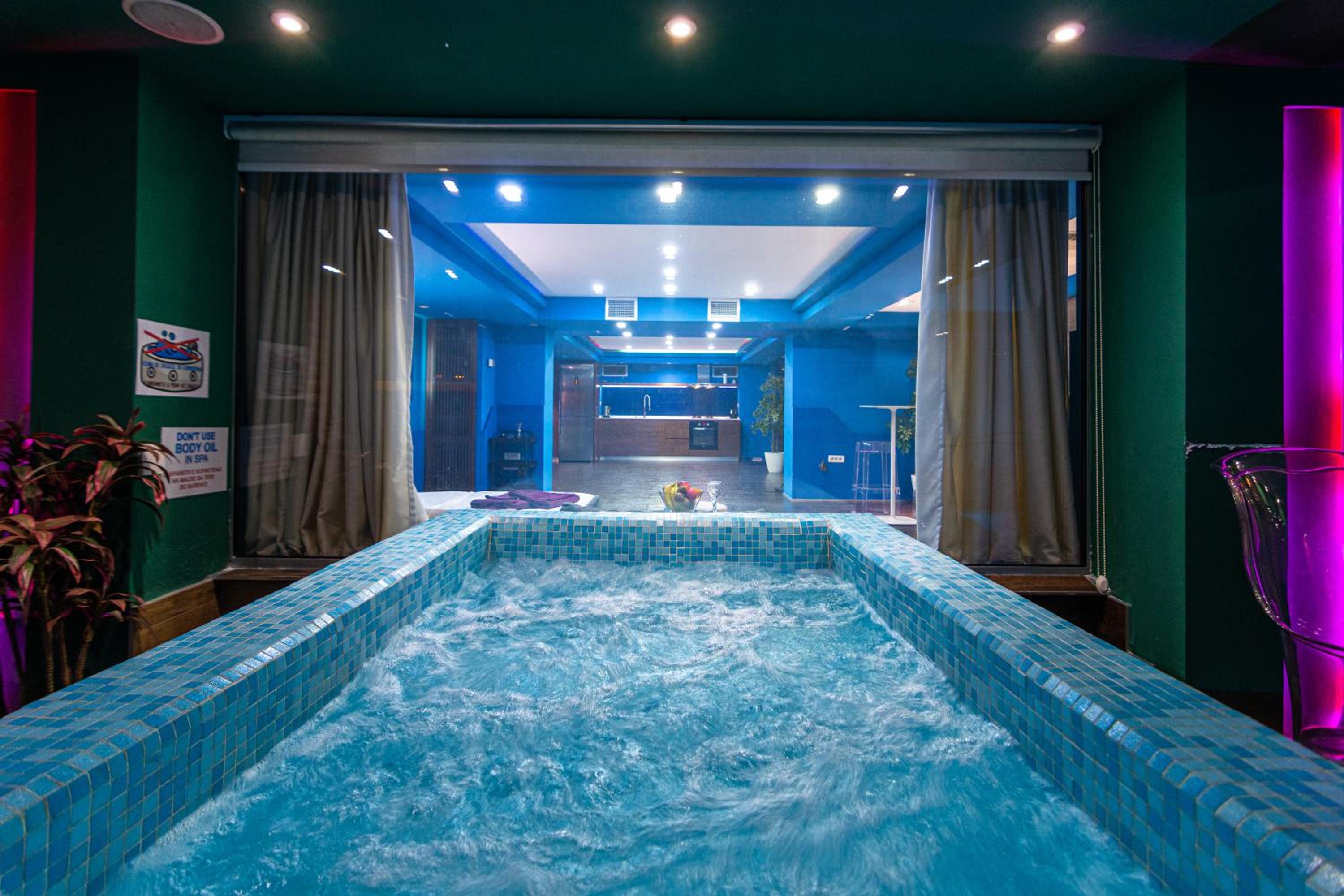 Basement Apartment (Includes SPA Access) photo 2