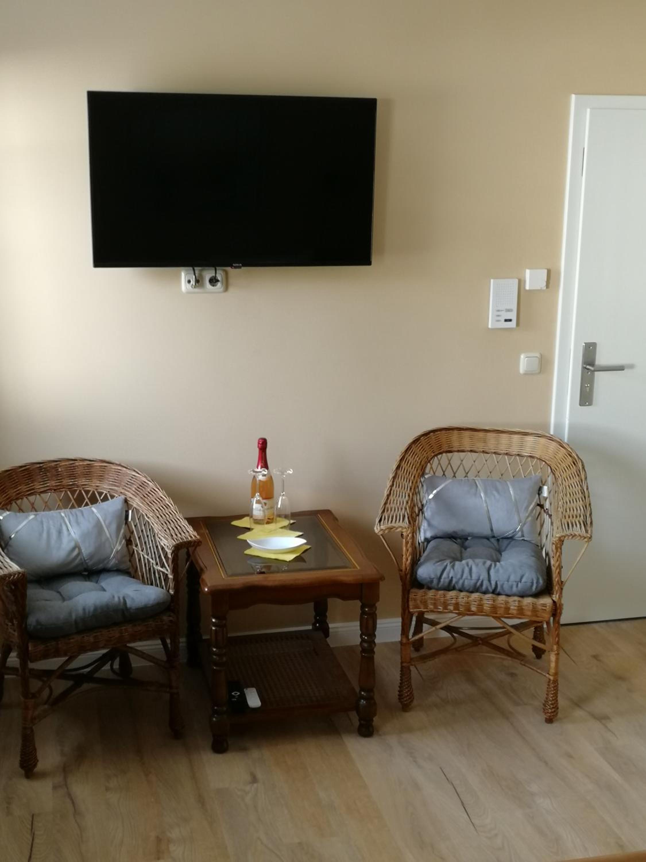 One-Bedroom Apartment photo 2