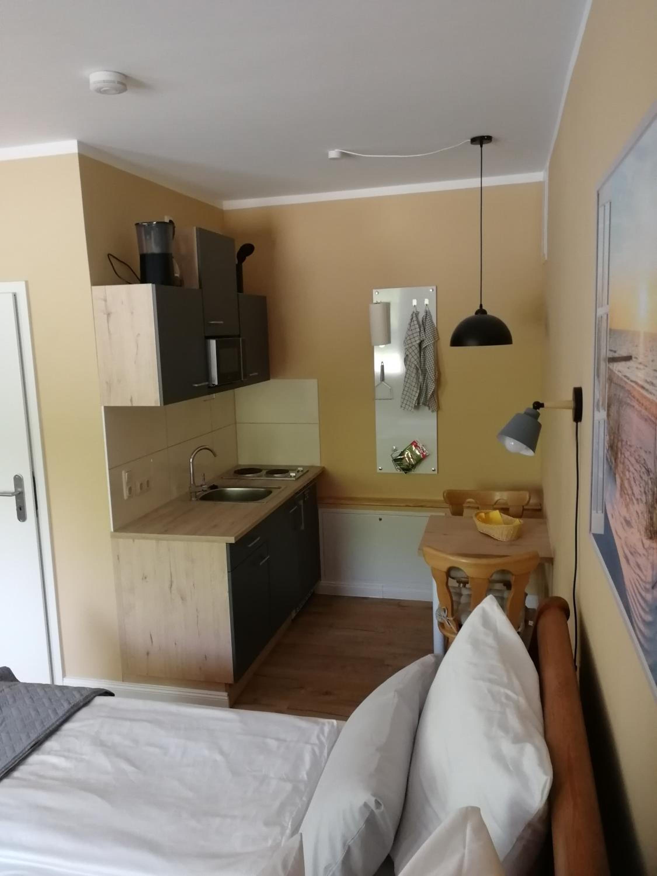 One-Bedroom Apartment photo 1